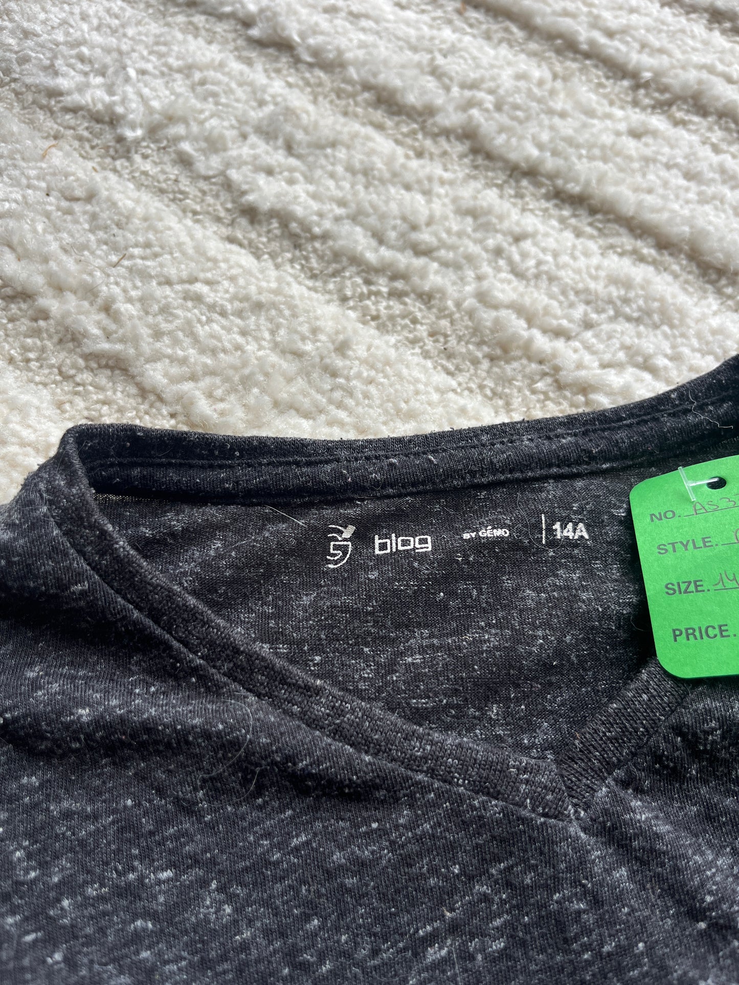 T-shirt à manches courtes noir chiné avec col V - 14 ans