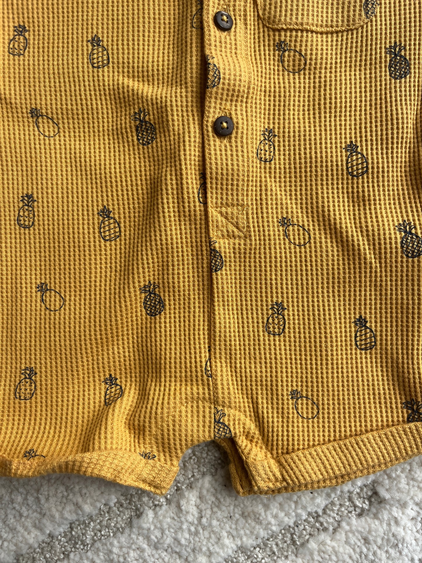 Barboteuse en maille gaufrée motifs ananas moutarde NEUF - 6 mois
