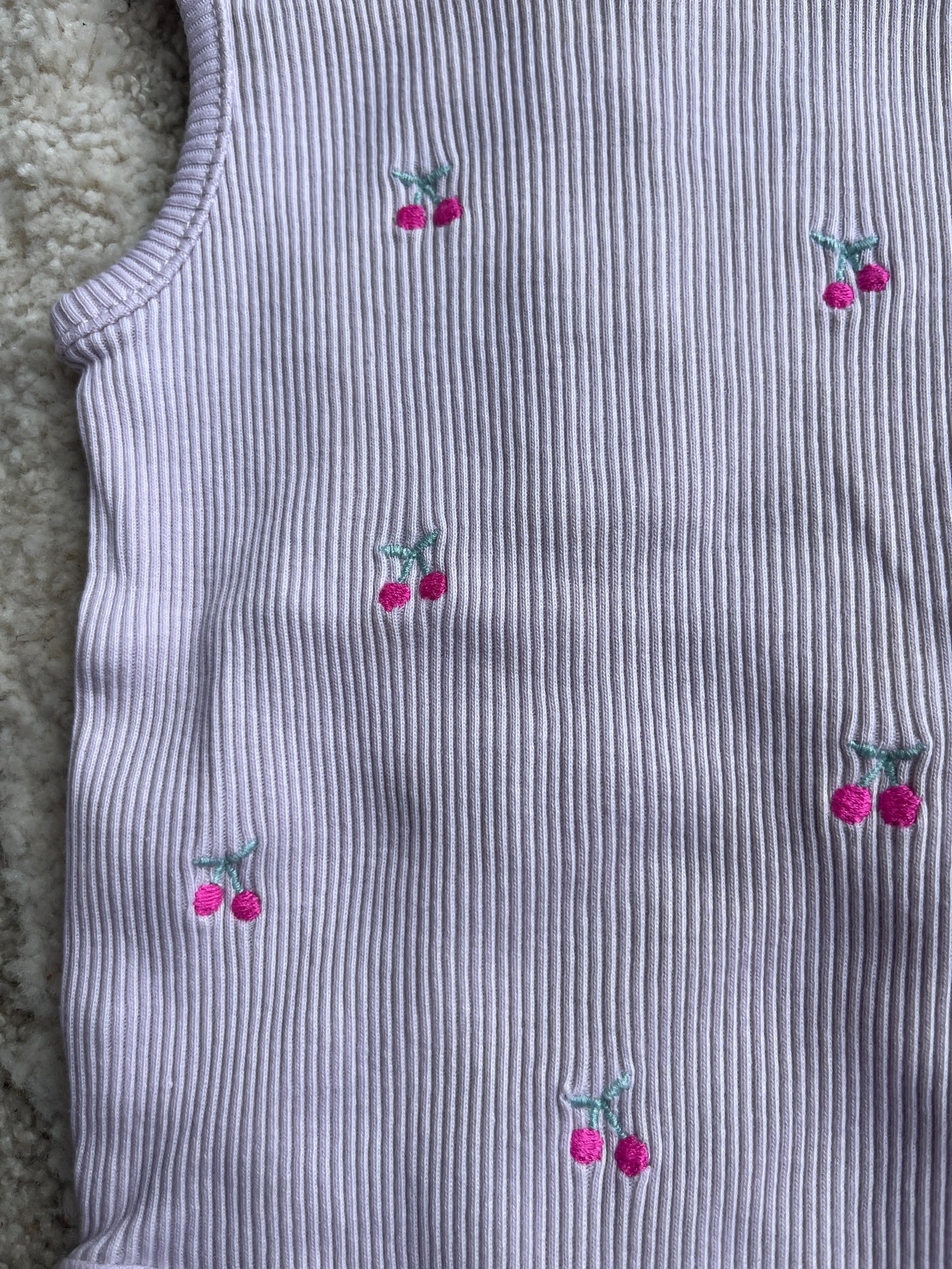 Body sans manches côtelé violet motifs cerises - 1 mois