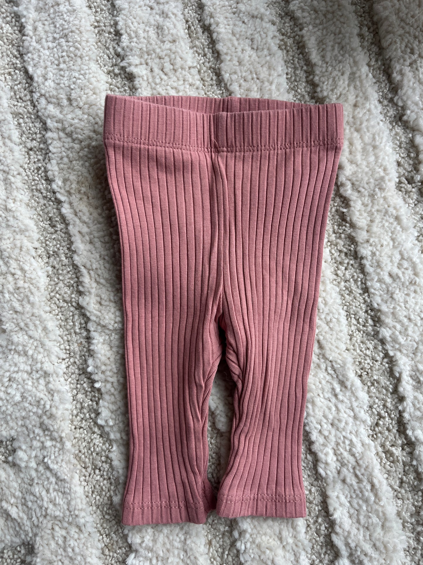 Legging côtelé rose poudré Kiabi - 1 mois