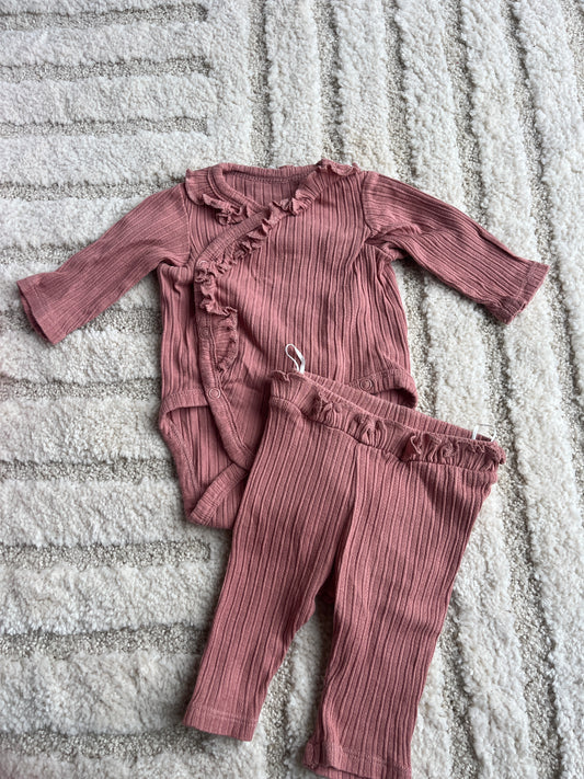 Ensemble body + legging côtelé et volanté H&M - naissance (50cm)
