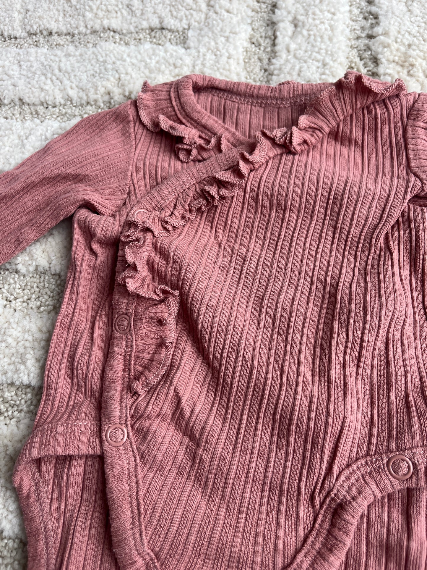 Ensemble body + legging côtelé et volanté H&M - naissance (50cm)