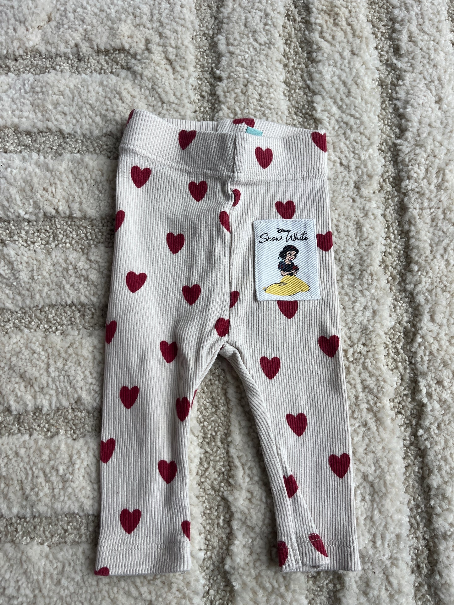 Legging côtelé beige à cœurs rouges Blanche-Neige - 1 mois