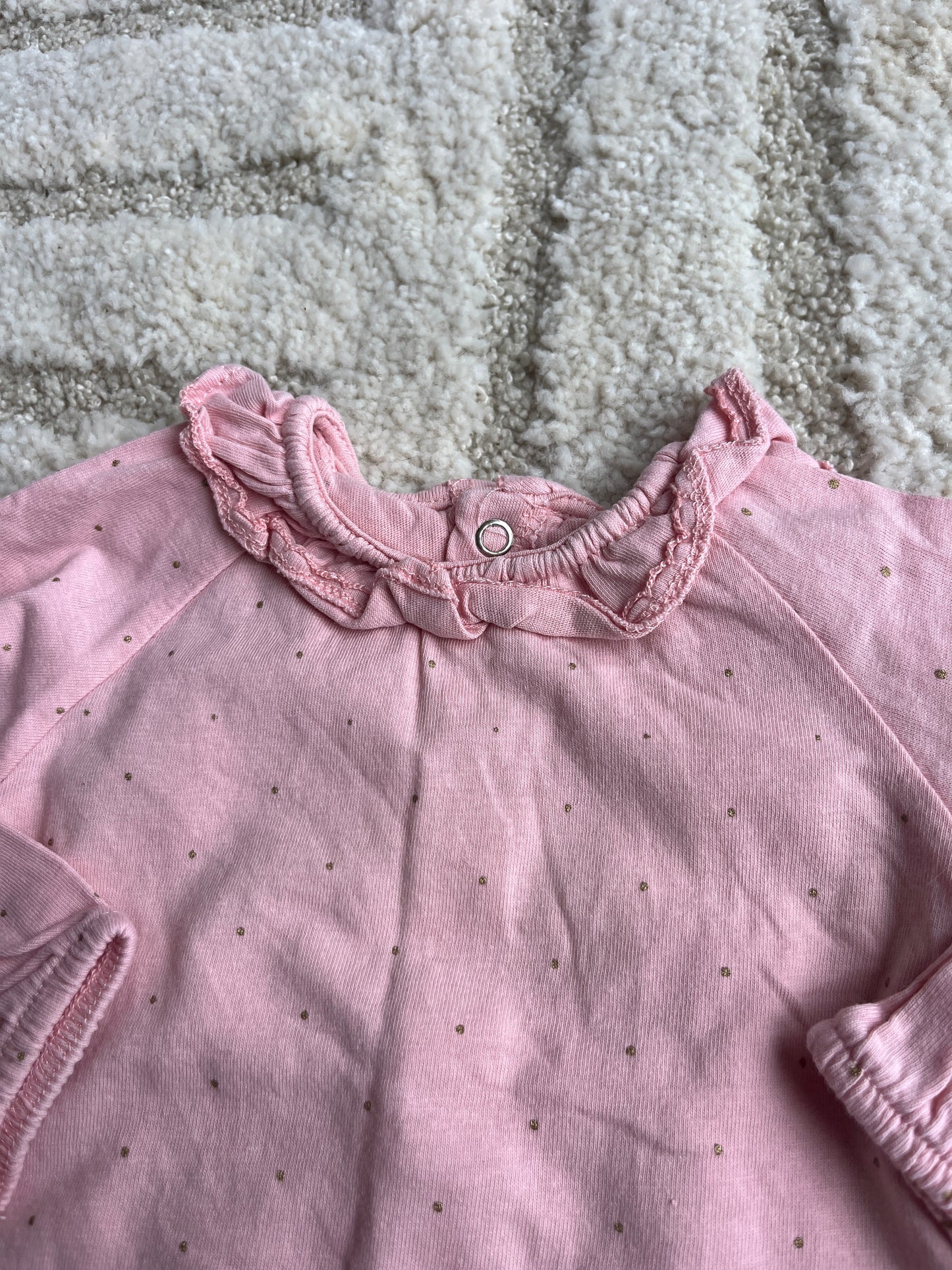 T-shirt à manches longues rose à pois et col volanté - 3 mois