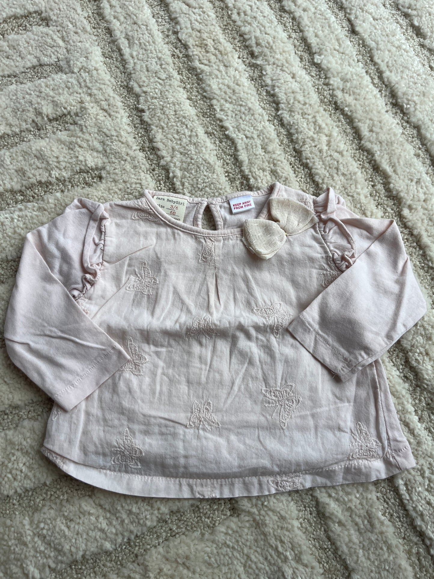 T-shirt à manches longues rose pale motifs papillons Zara - 3/6 mois (68cm)