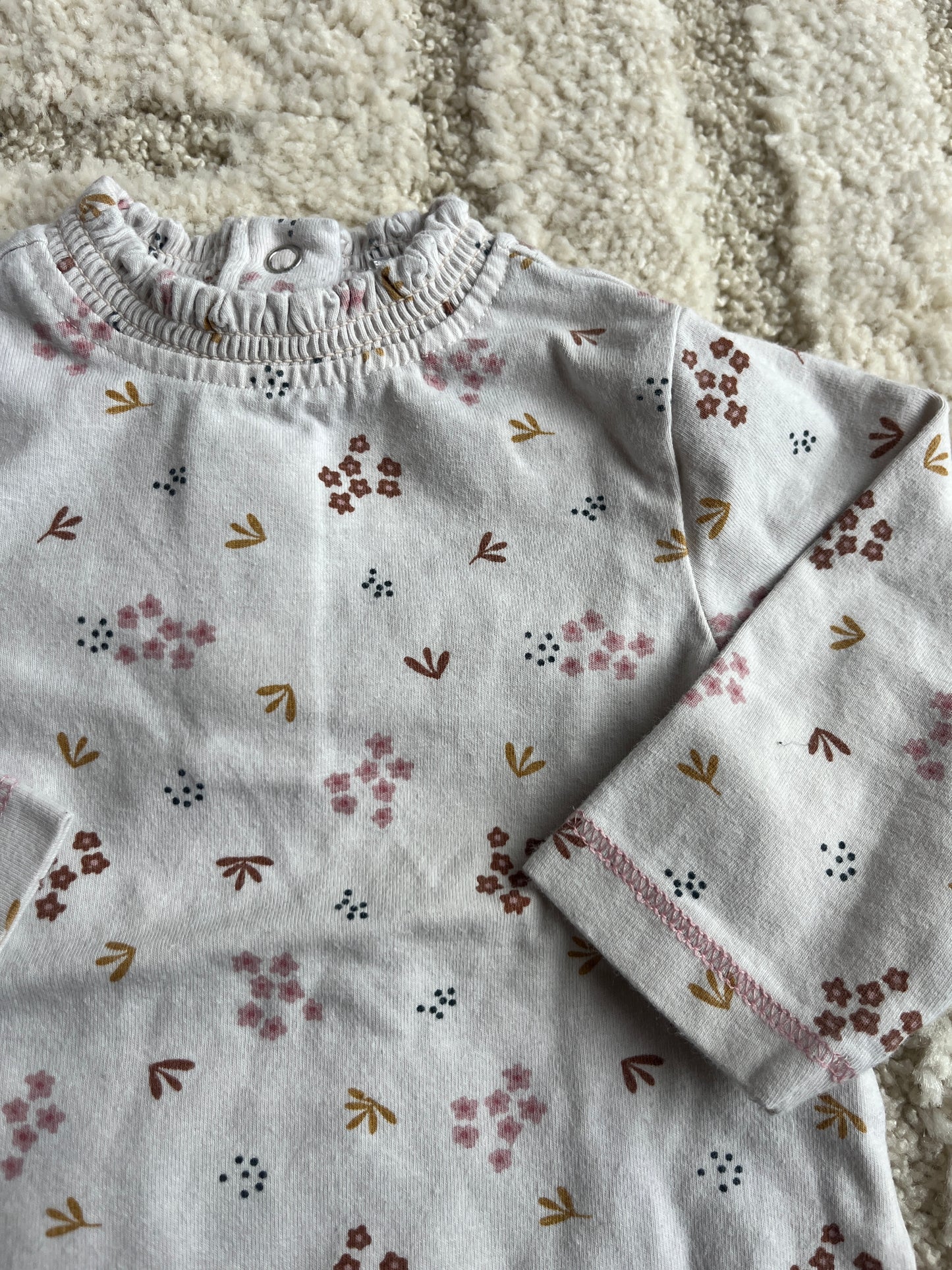 T-shirt à manches longues crème fleuri avec col lettuce - 3 mois