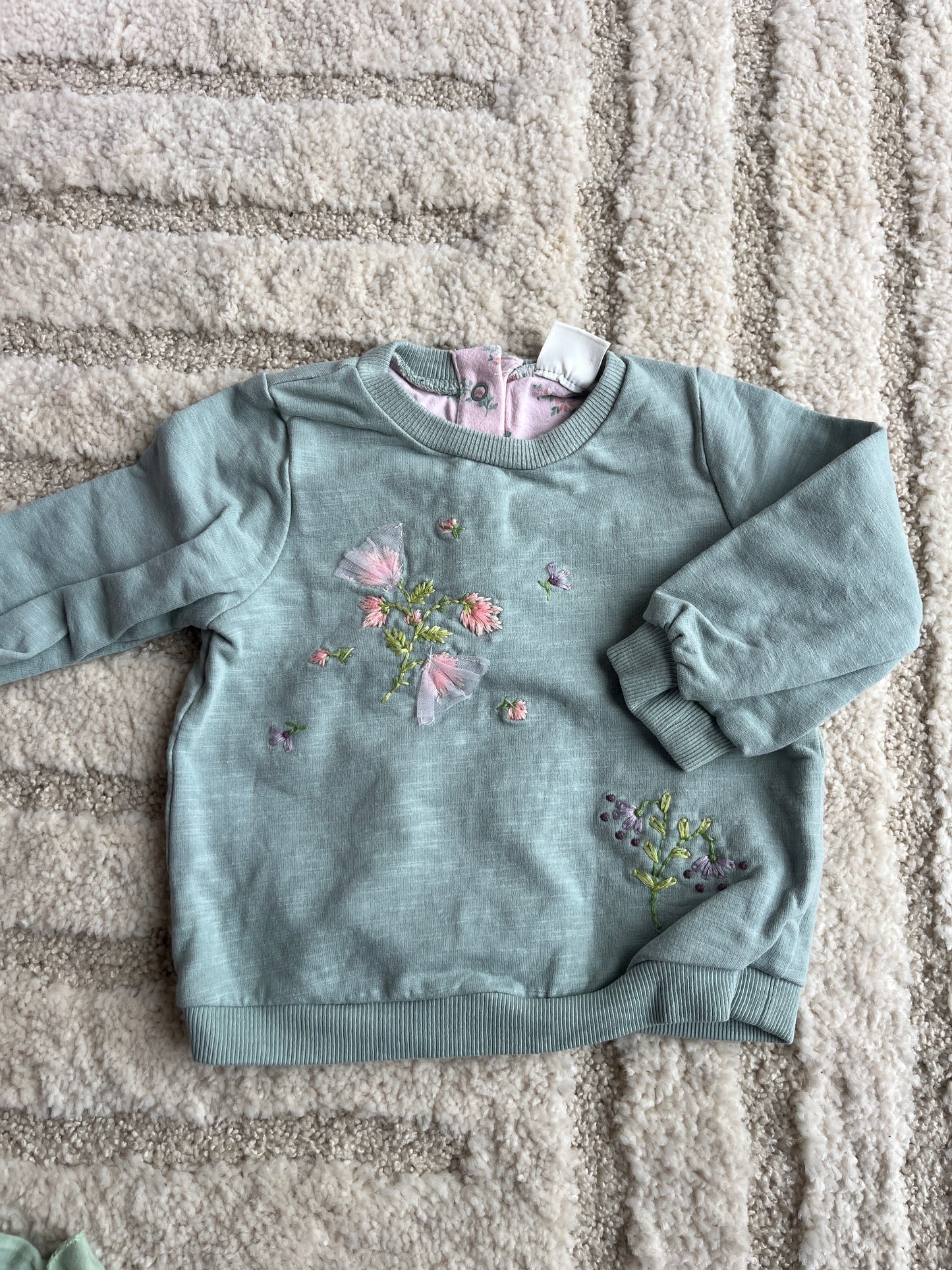 Sweat à manches longues vert avec fleurs brodées Next Baby - 3/6 mois