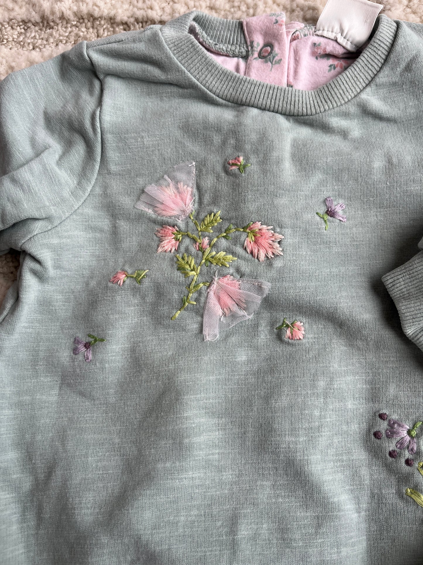 Sweat à manches longues vert avec fleurs brodées Next Baby - 3/6 mois