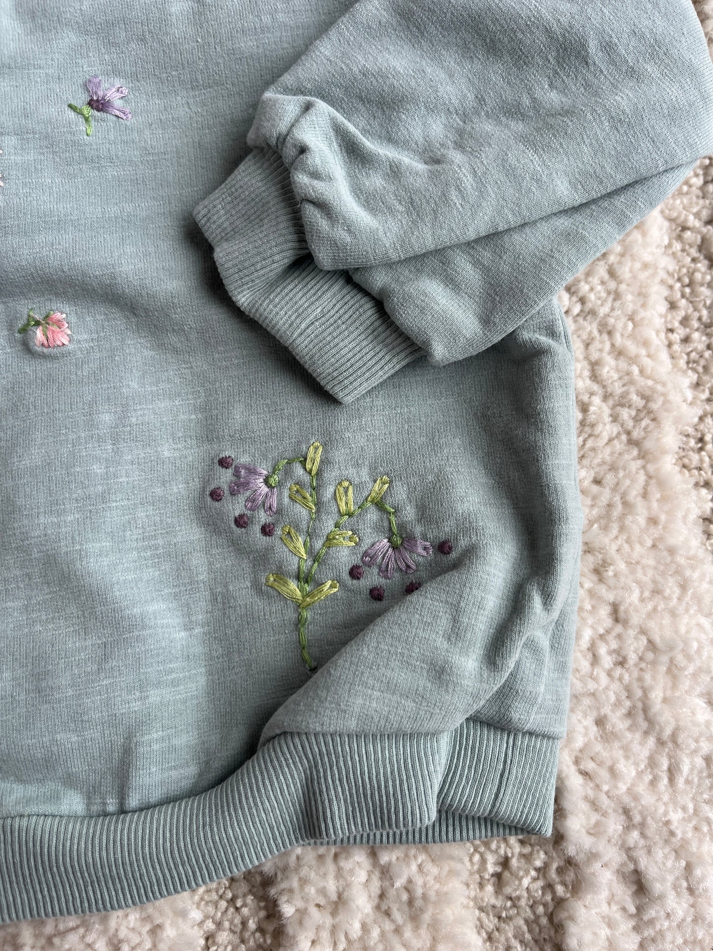 Sweat à manches longues vert avec fleurs brodées Next Baby - 3/6 mois