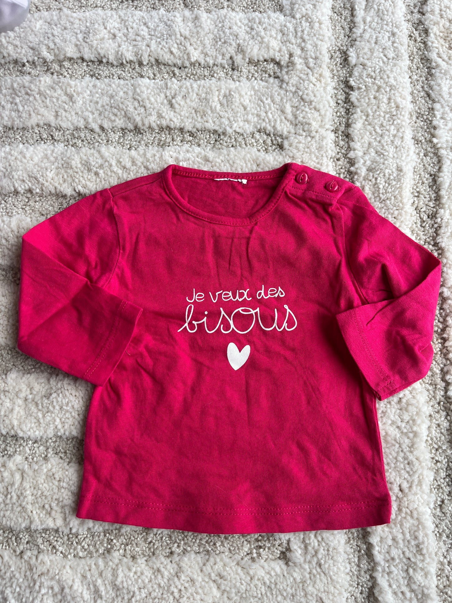 T-shirt à manches longues fuschia « je veux des bisous » - 3 mois