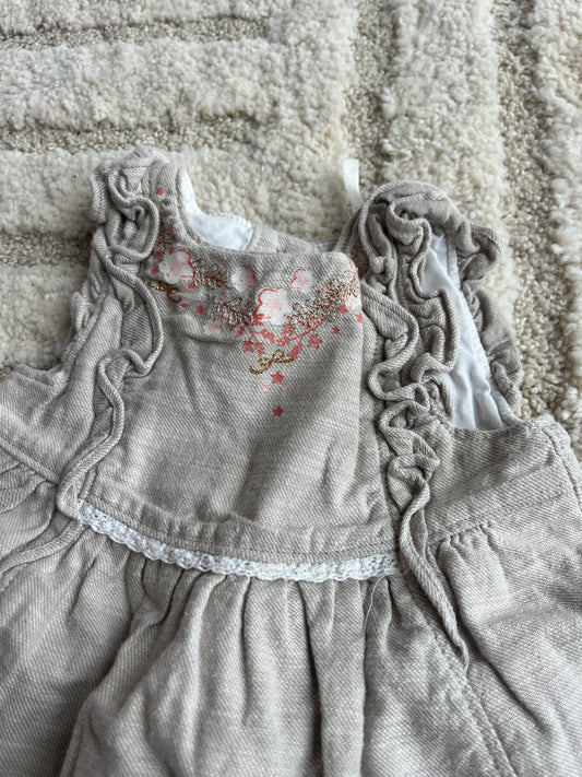 Robe sans manches volantées effet lin en beige avec fleurs paillettées - 3 mois