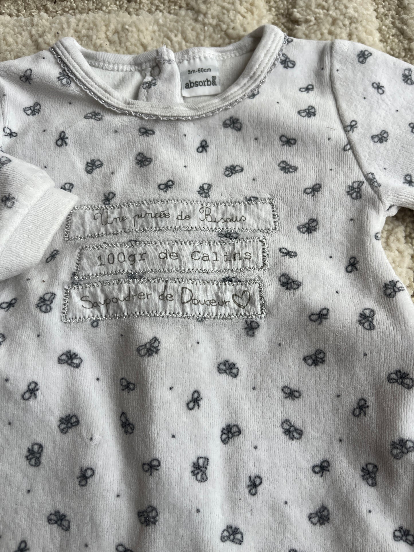 Pyjama velours blanc motifs nœuds noirs avec recette Absorba - 3 mois