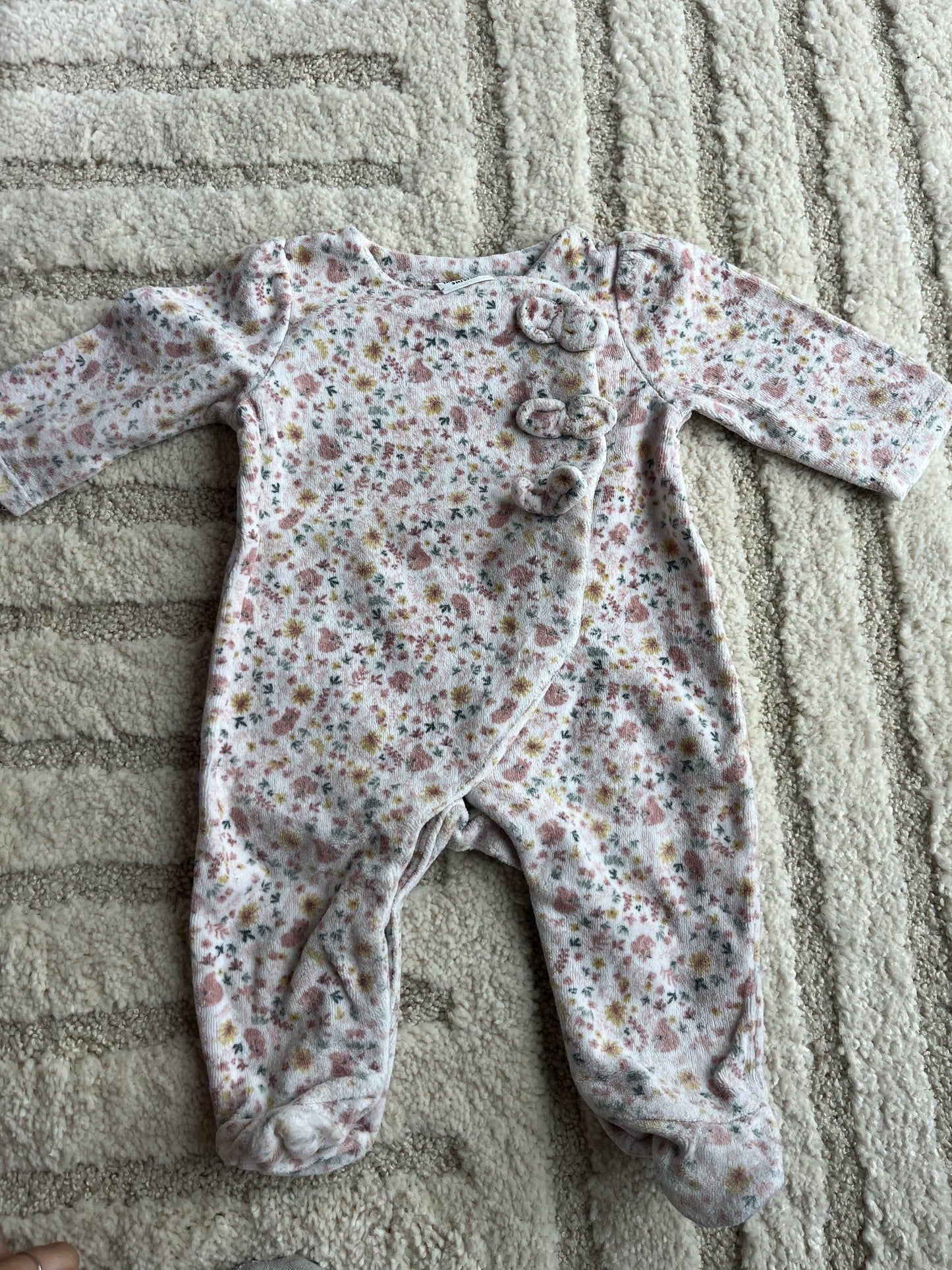 Pyjama velours fleuri avec nœuds en relief TAO - 3 mois