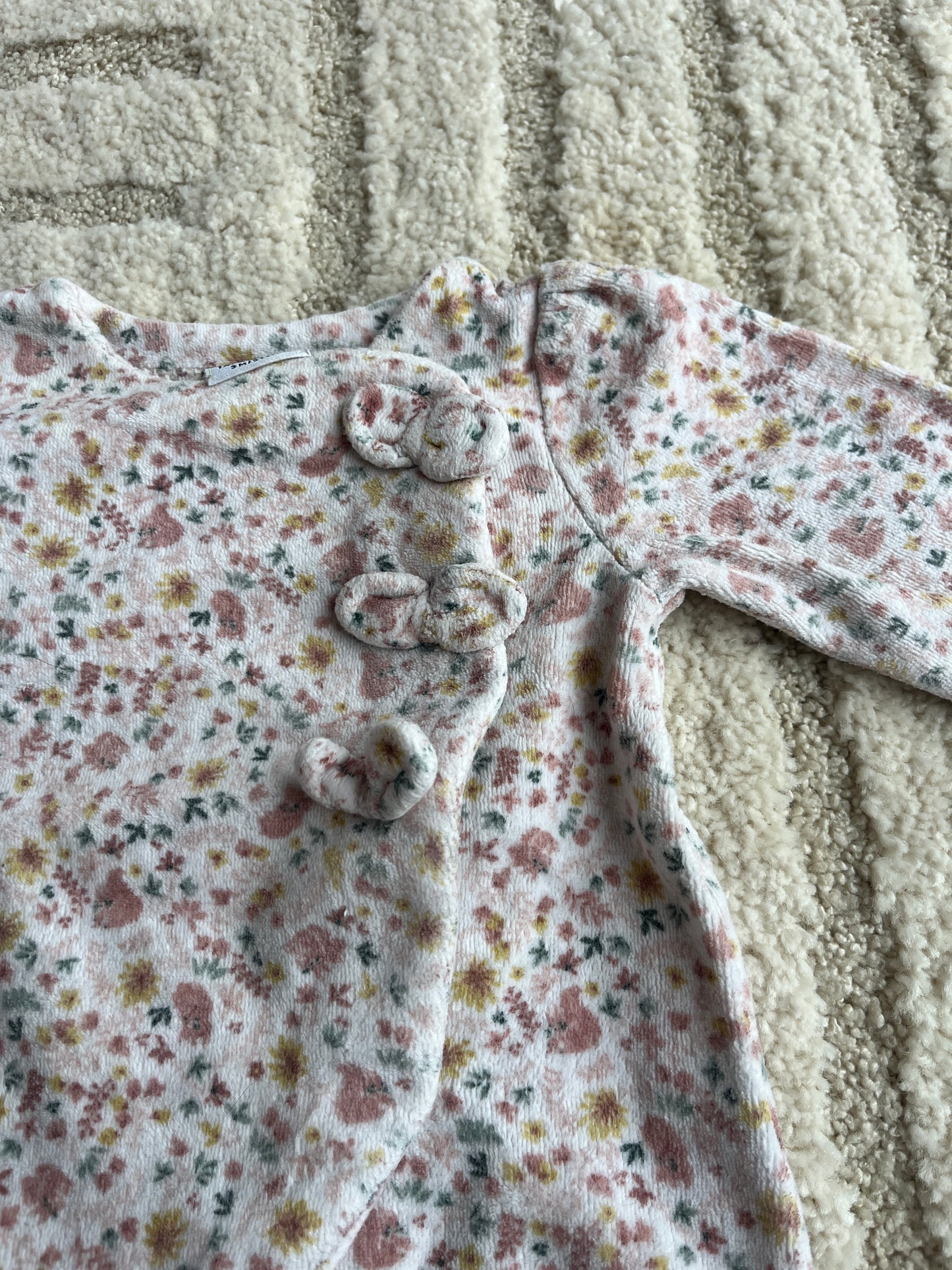 Pyjama velours fleuri avec nœuds en relief TAO - 3 mois