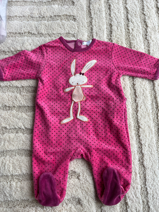 Pyjama velours rose à pois noirs motif lapin - 3 mois