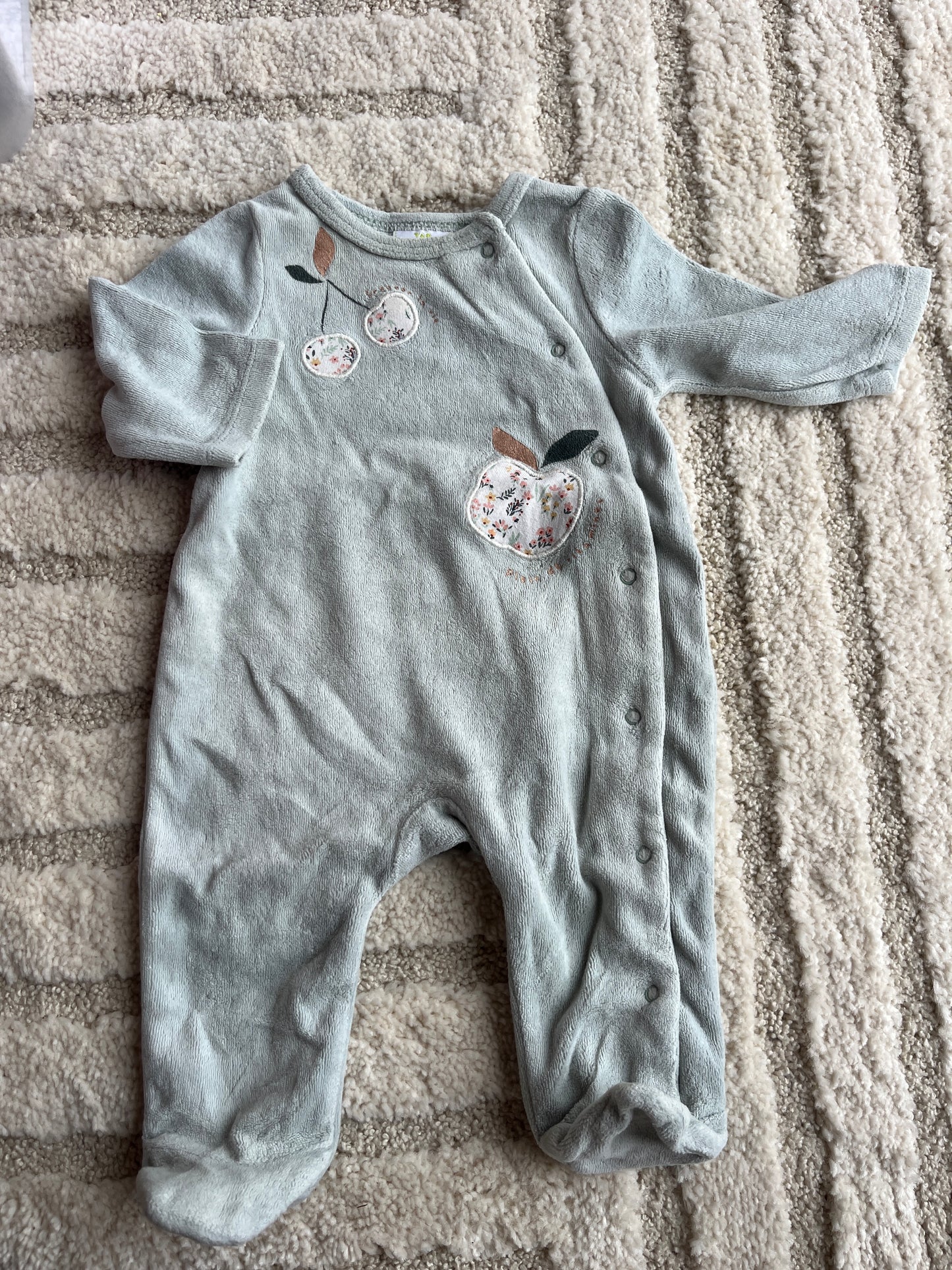 Pyjama velours vert sauge motifs pommes fleuries TAO - 3 mois