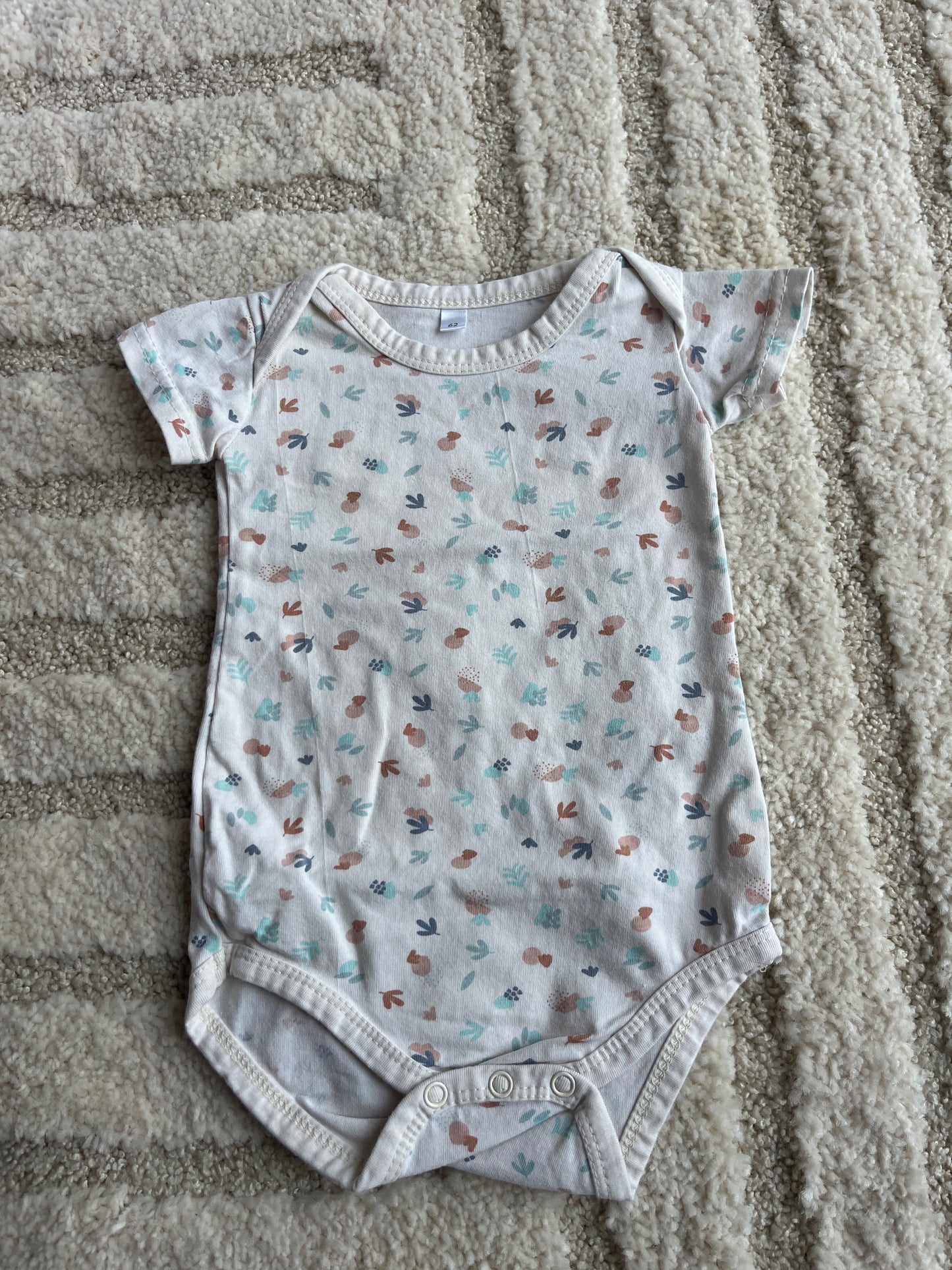 Body à manches courtes beige motifs feuilles - 62 cm