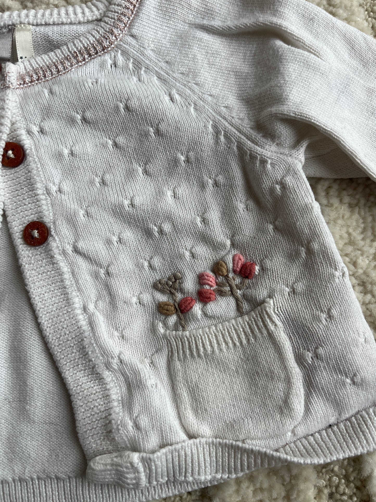 Cardigan à manches longues blanc avec broderies et poches - 3 mois