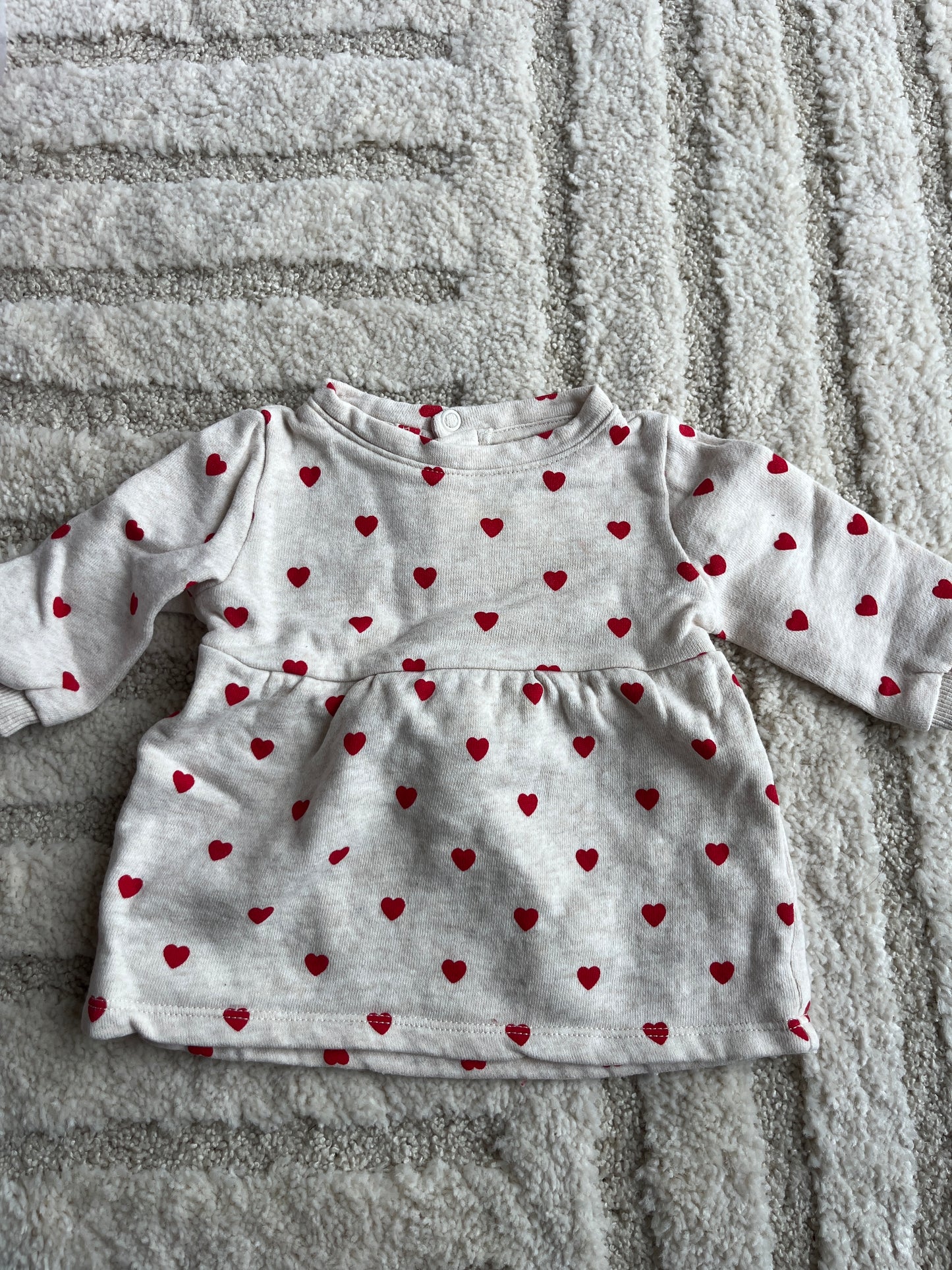 Robe à manches longues beige motifs cœurs rouges molletonnée - 3 mois