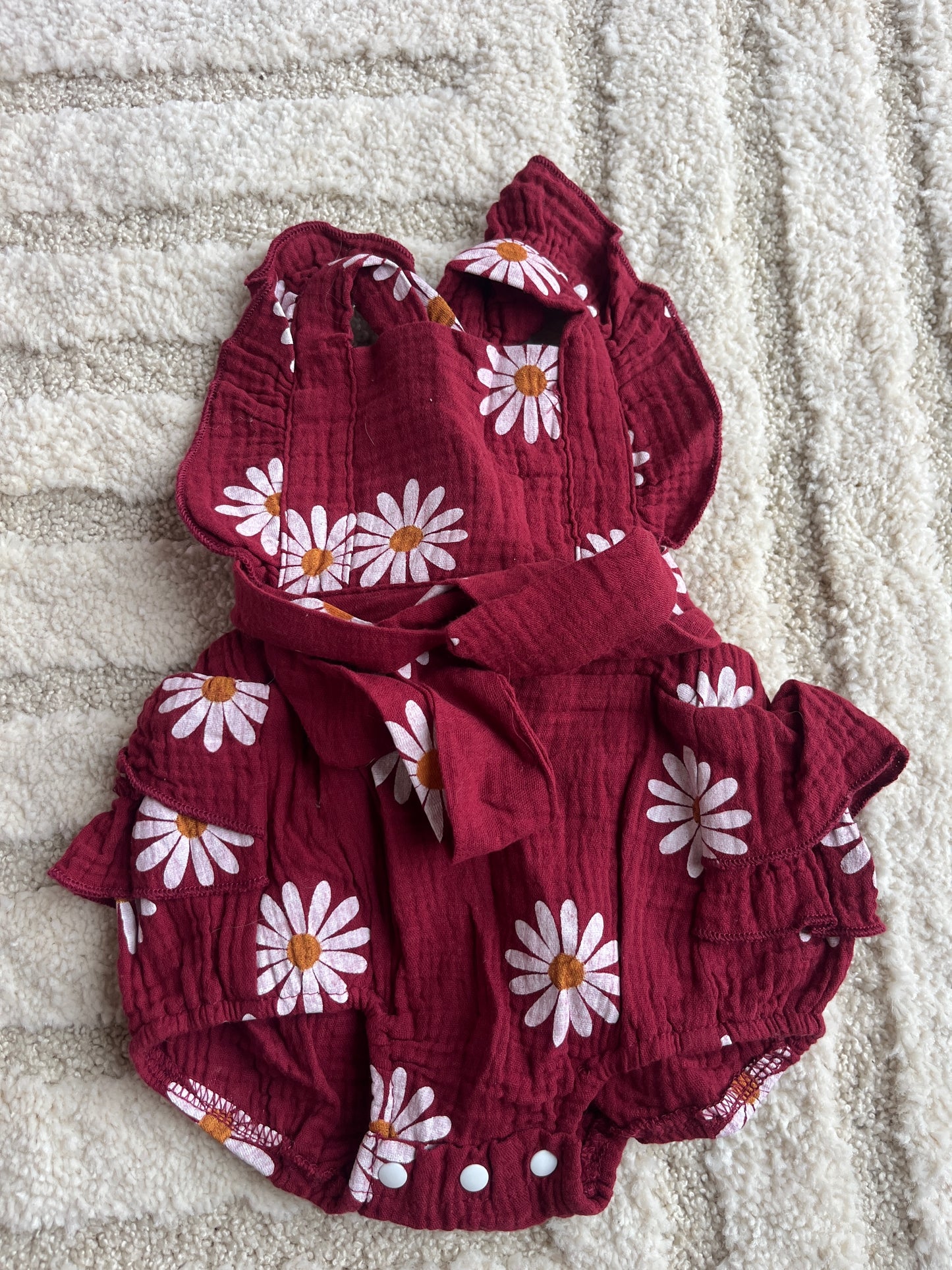 Body barboteuse gaze de coton bordeaux fleurs blanches dos nu croisé - 3 mois