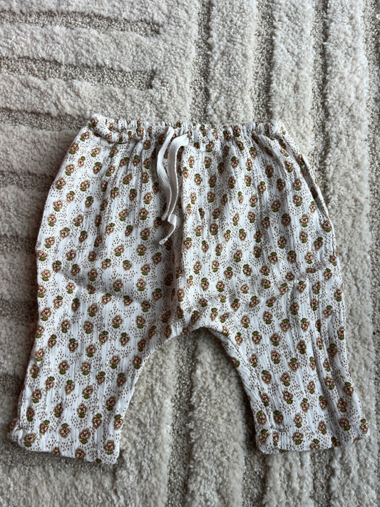 Pantalon léger crème avec fleurs blanches effet plissé Bout’chou - 3 mois