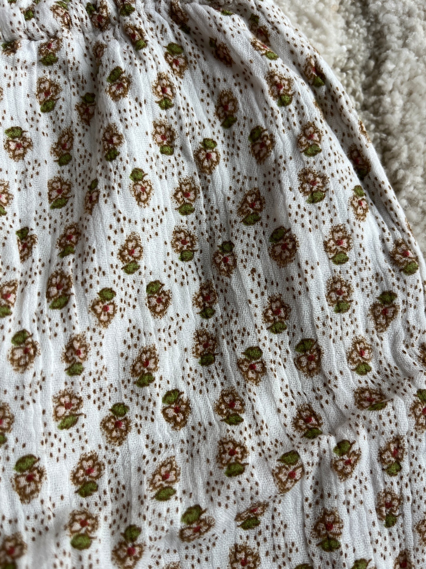 Pantalon léger crème avec fleurs blanches effet plissé Bout’chou - 3 mois