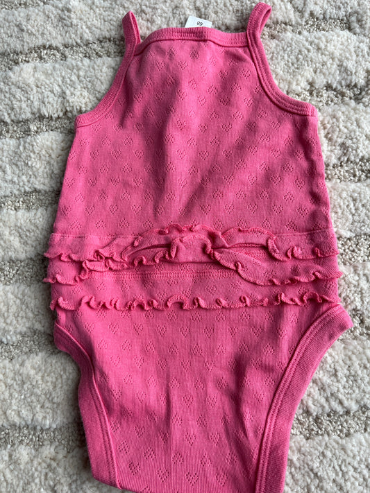 Body à bretelles rose avec broderies et volants - 68 cm