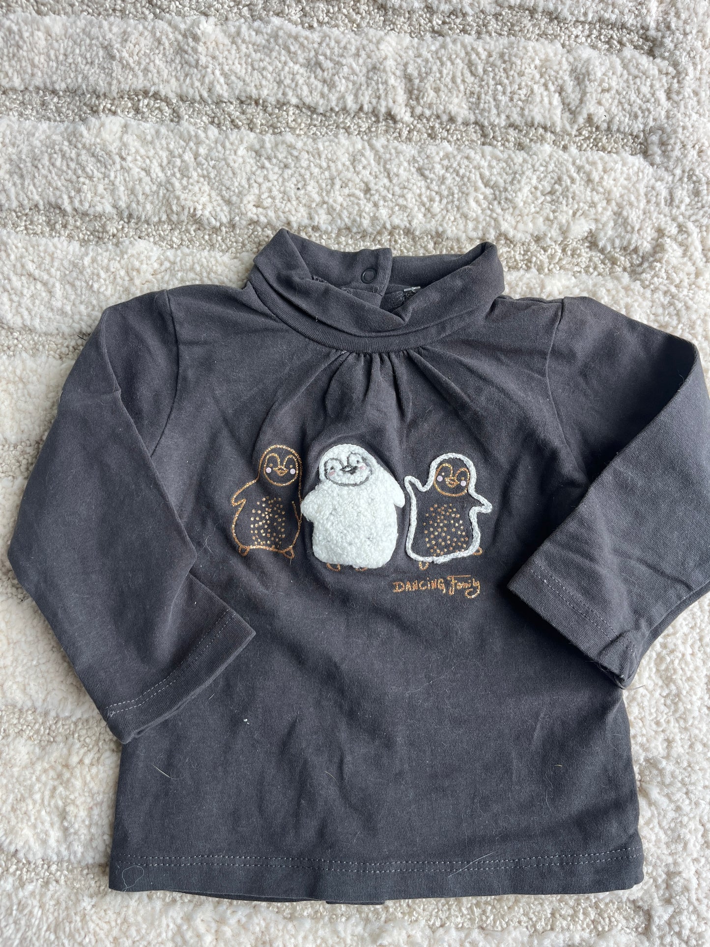 T-shirt à manches longues gris motifs 3 pingouins avec col roulé - 6 mois