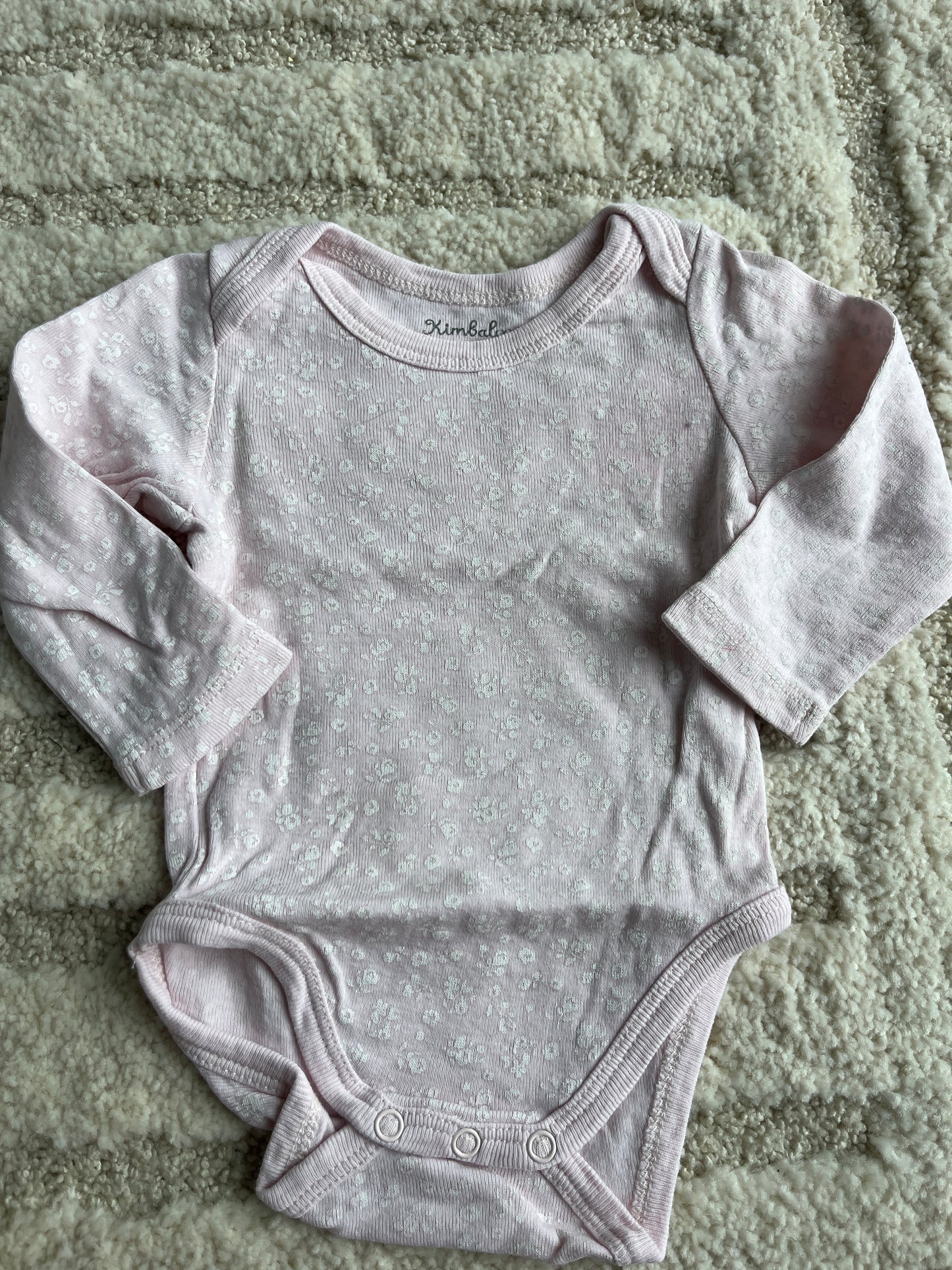 Body à manches longues rose motifs roses blanches - 6 mois