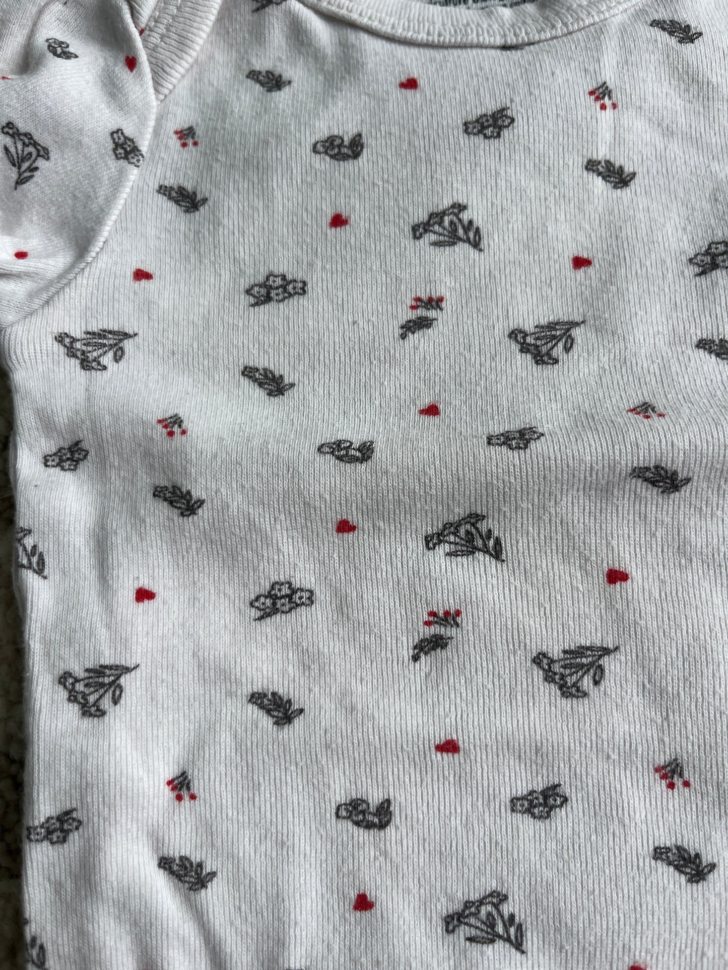 Body à manches courtes beige motifs fleurs noires - 6 mois
