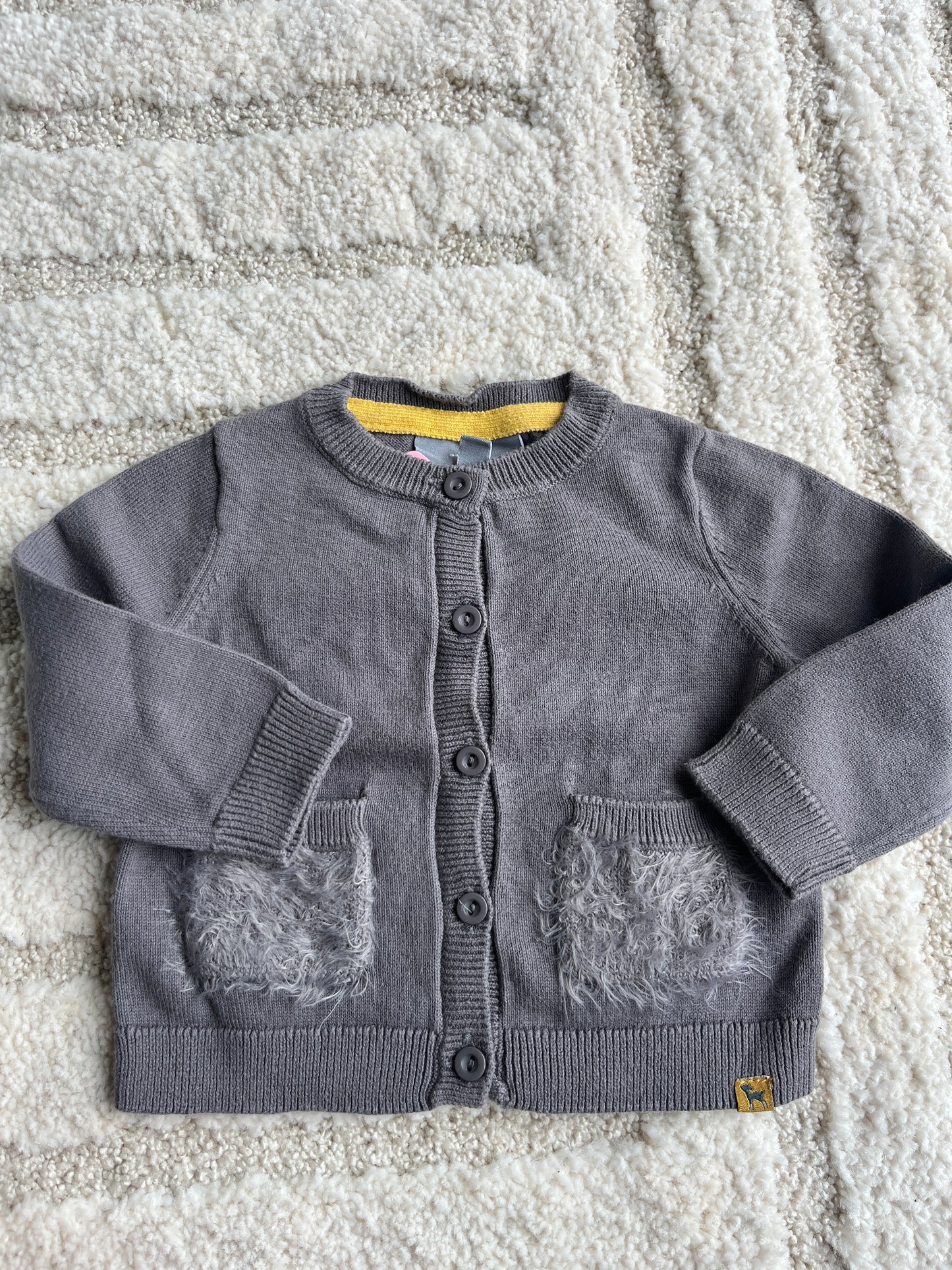 Cardigan à manches longues grises avec poches - 68 cm