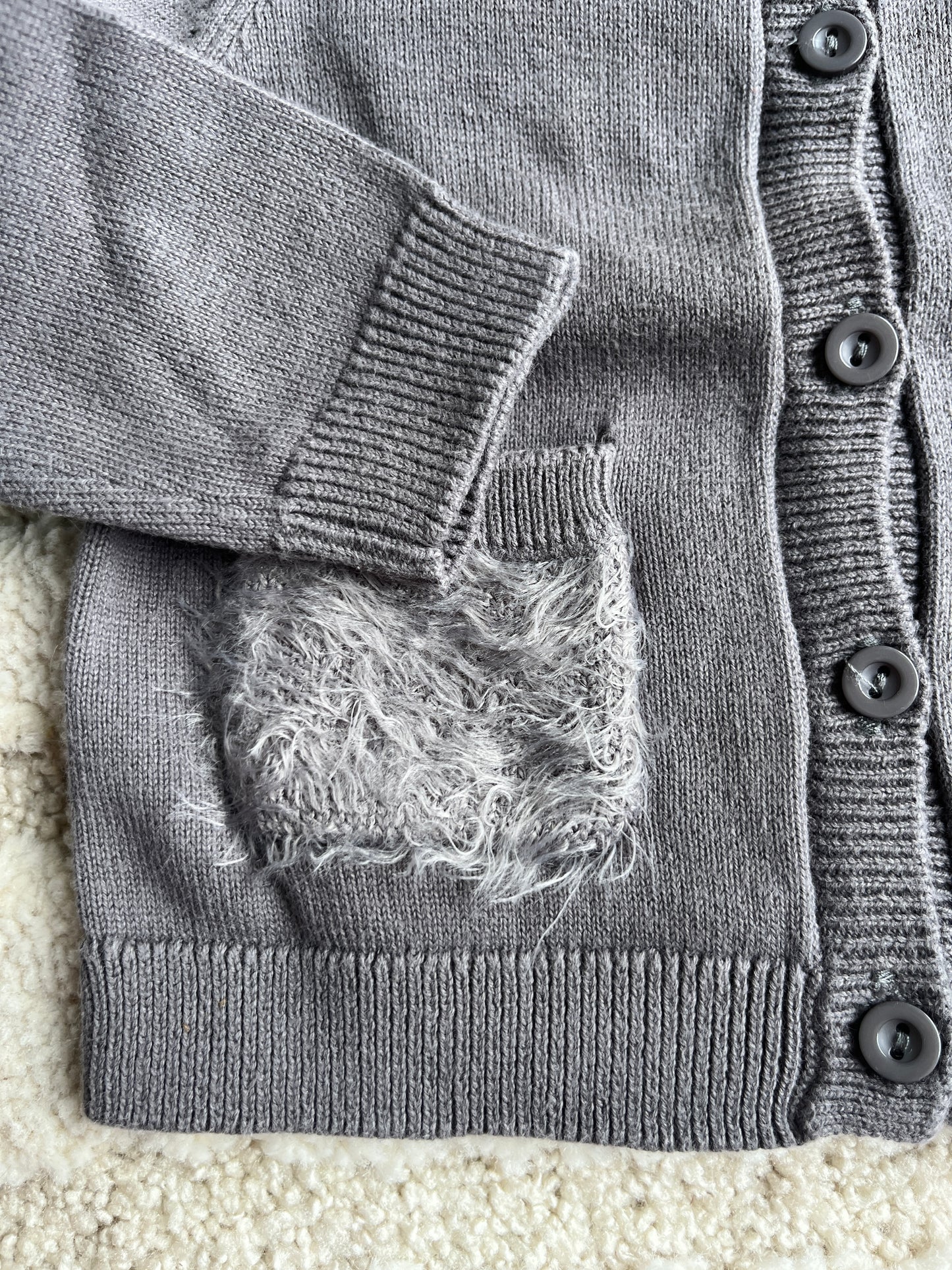 Cardigan à manches longues grises avec poches - 68 cm