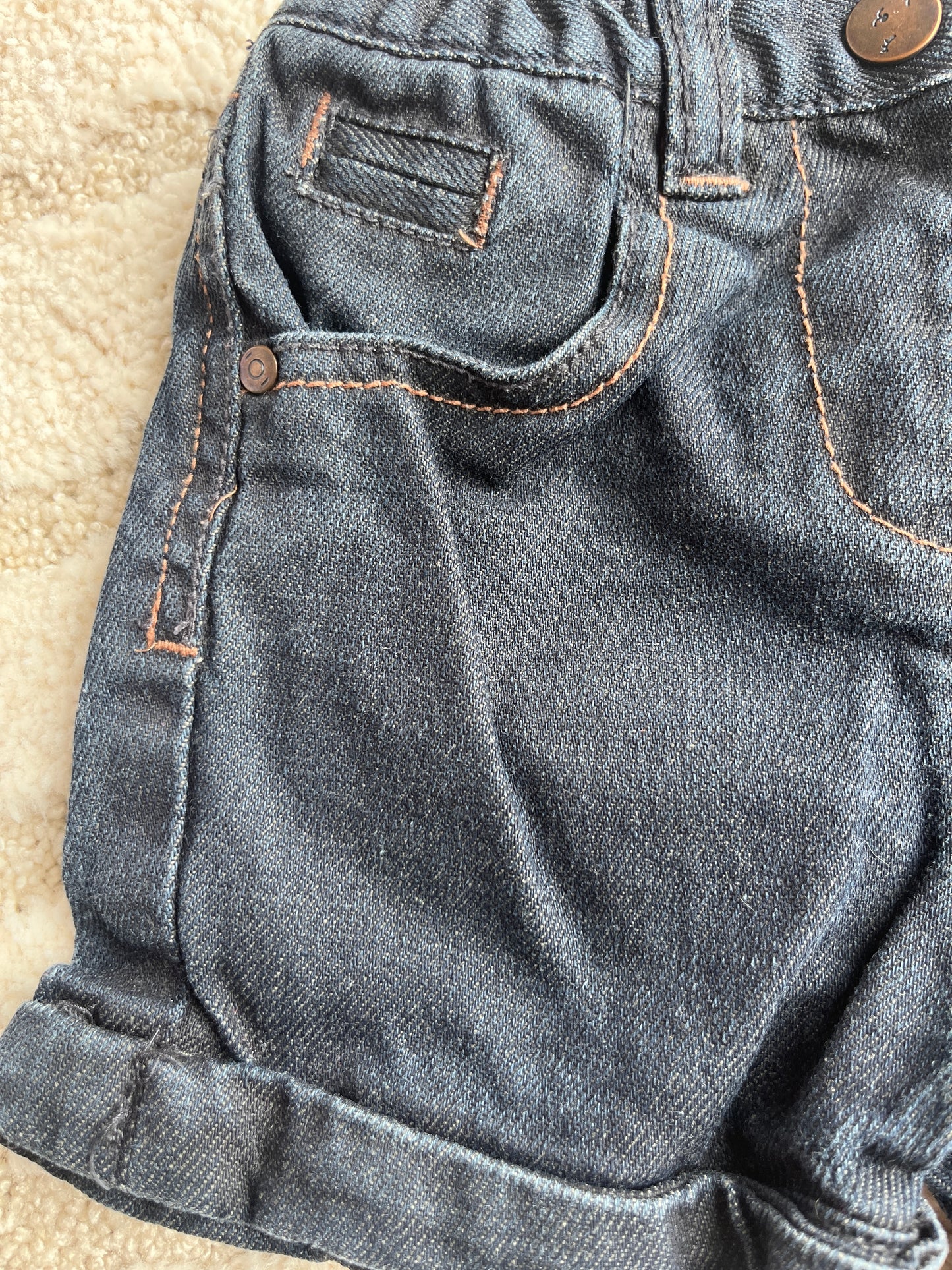 Short en jean bleu foncé avec ourlets - 9 mois
