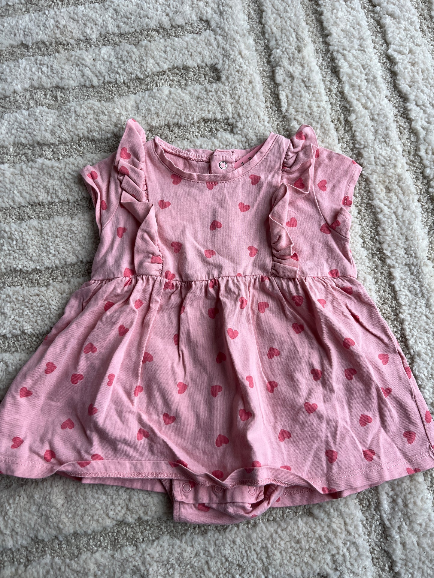 Robe-body sans manches rose motifs cœurs - 9 mois