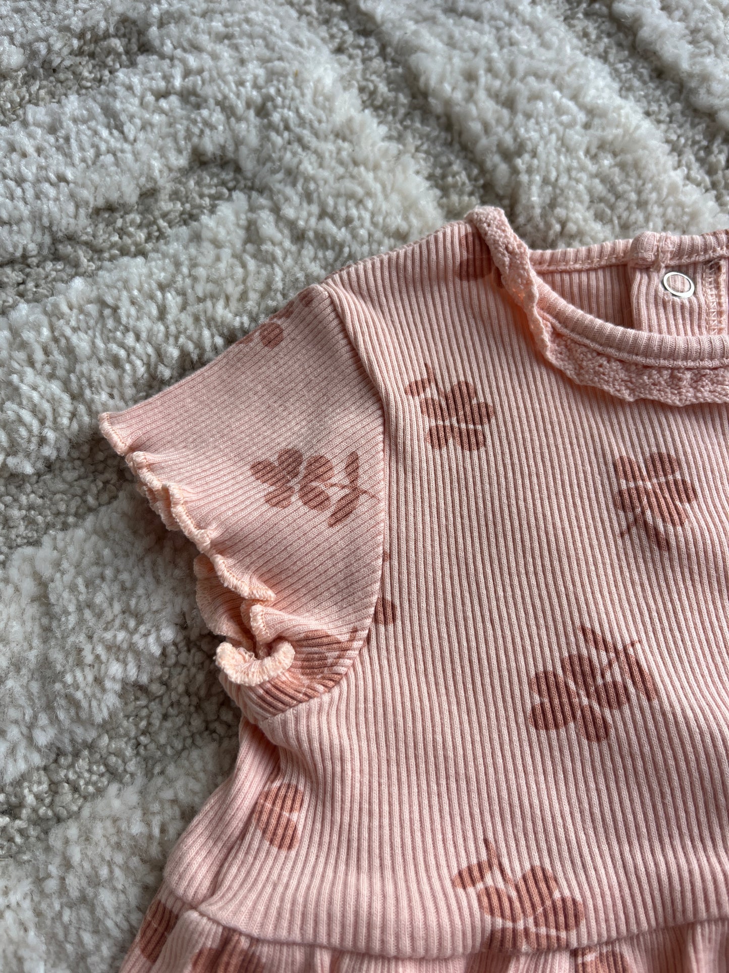 Robe à manches courtes rose côtelé motifs fleurs - 12 mois