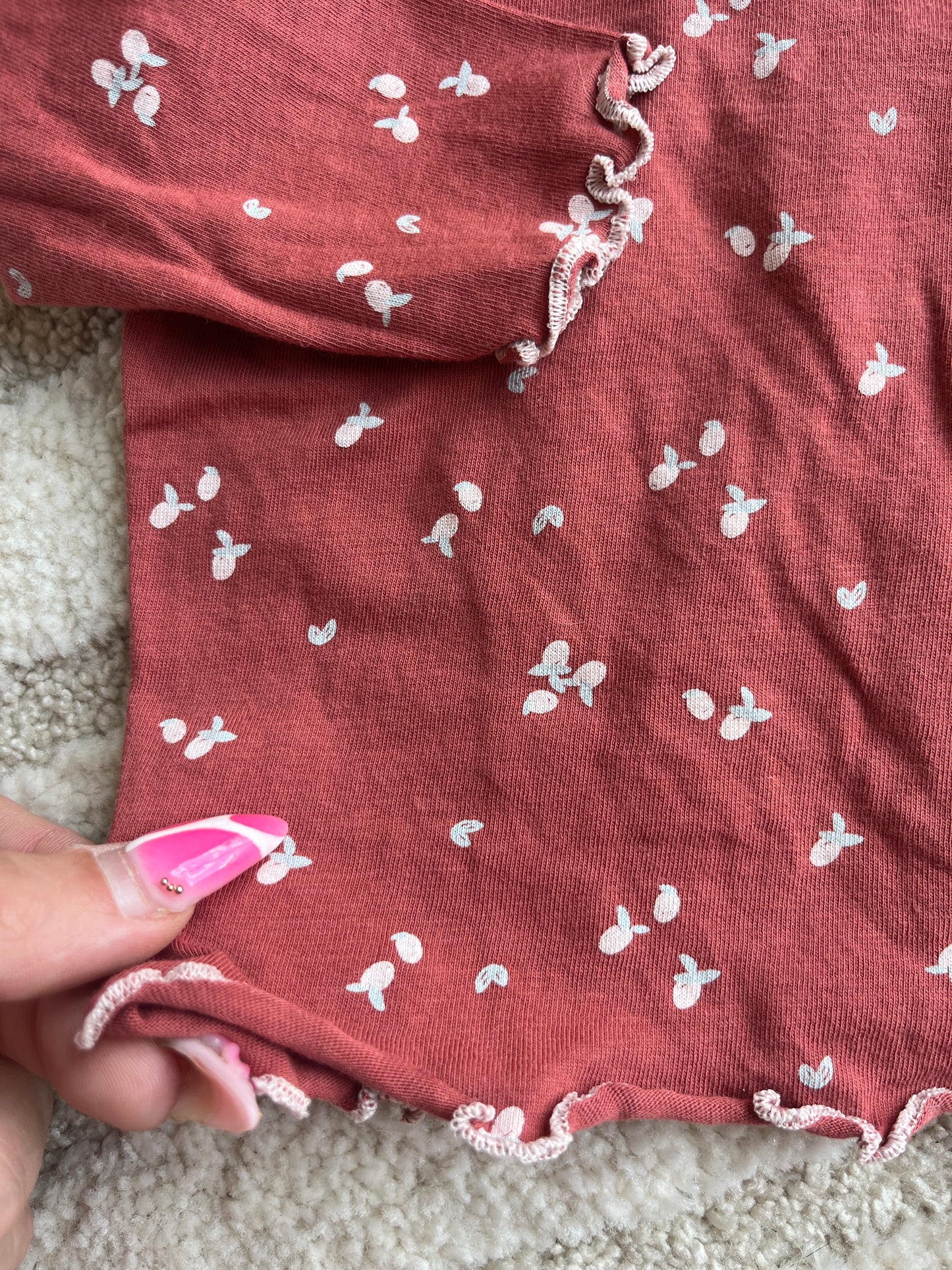 T-shirt à manches longues rouge motifs fleurs rose - 12 mois