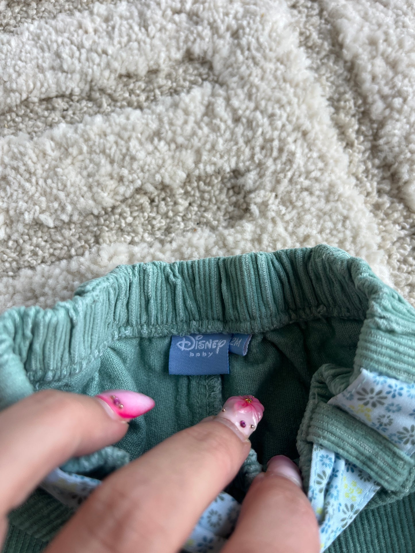 Pantalon vert en velours côtelé avec ceinture et fleurs brodées Disney - 12 mois