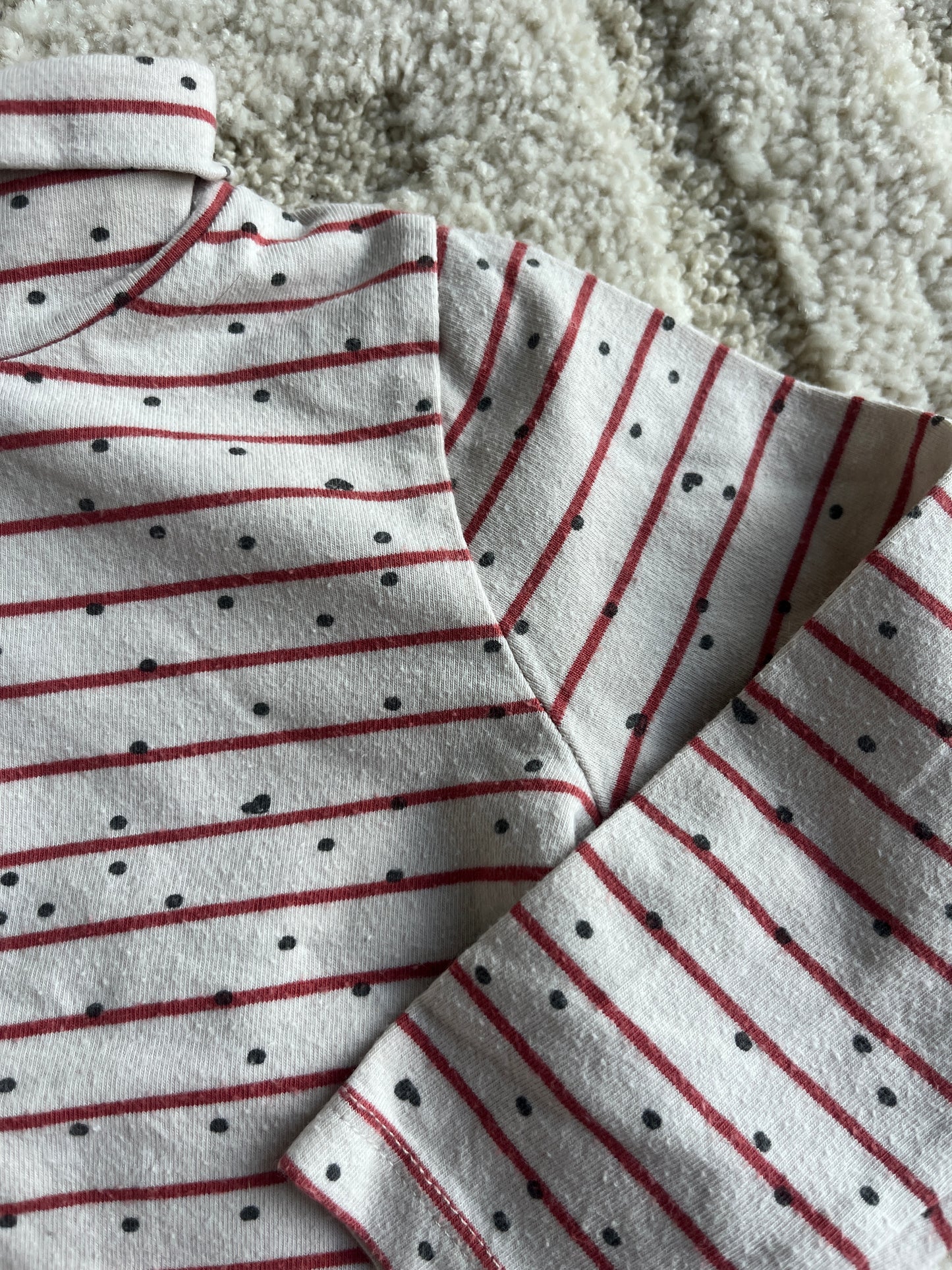 T-shirt à manches longues beige col roulé motifs rayures rouges et pois noirs - 18 mois