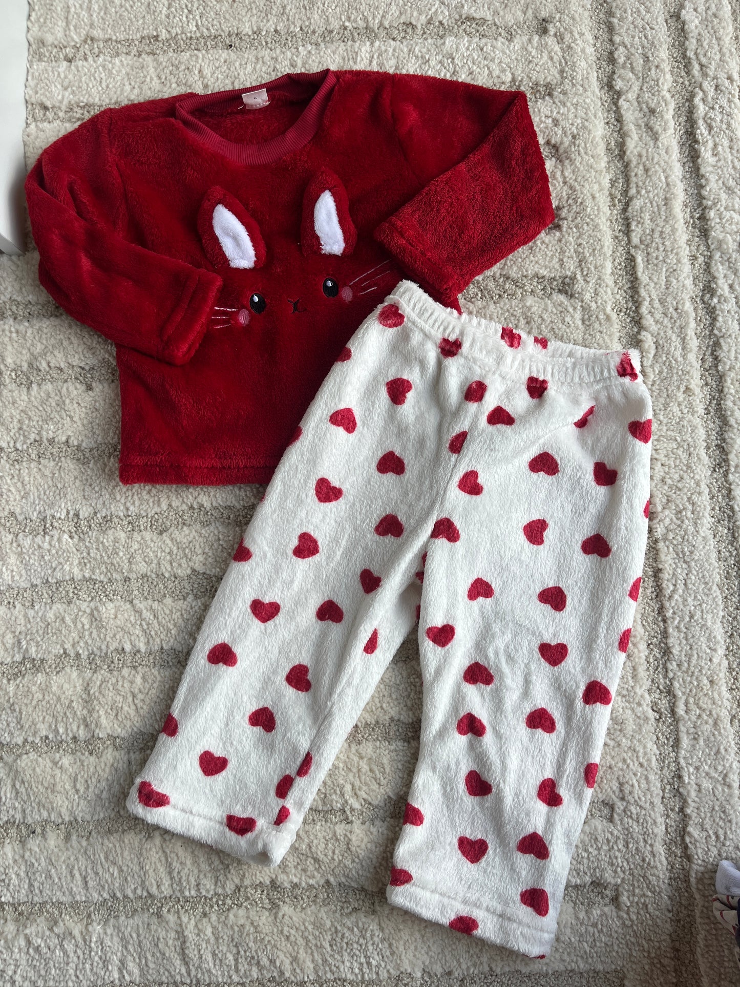 Pyjama velours 2 pièces rouge et blanc tête de lapin et cœurs - 18/24 mois