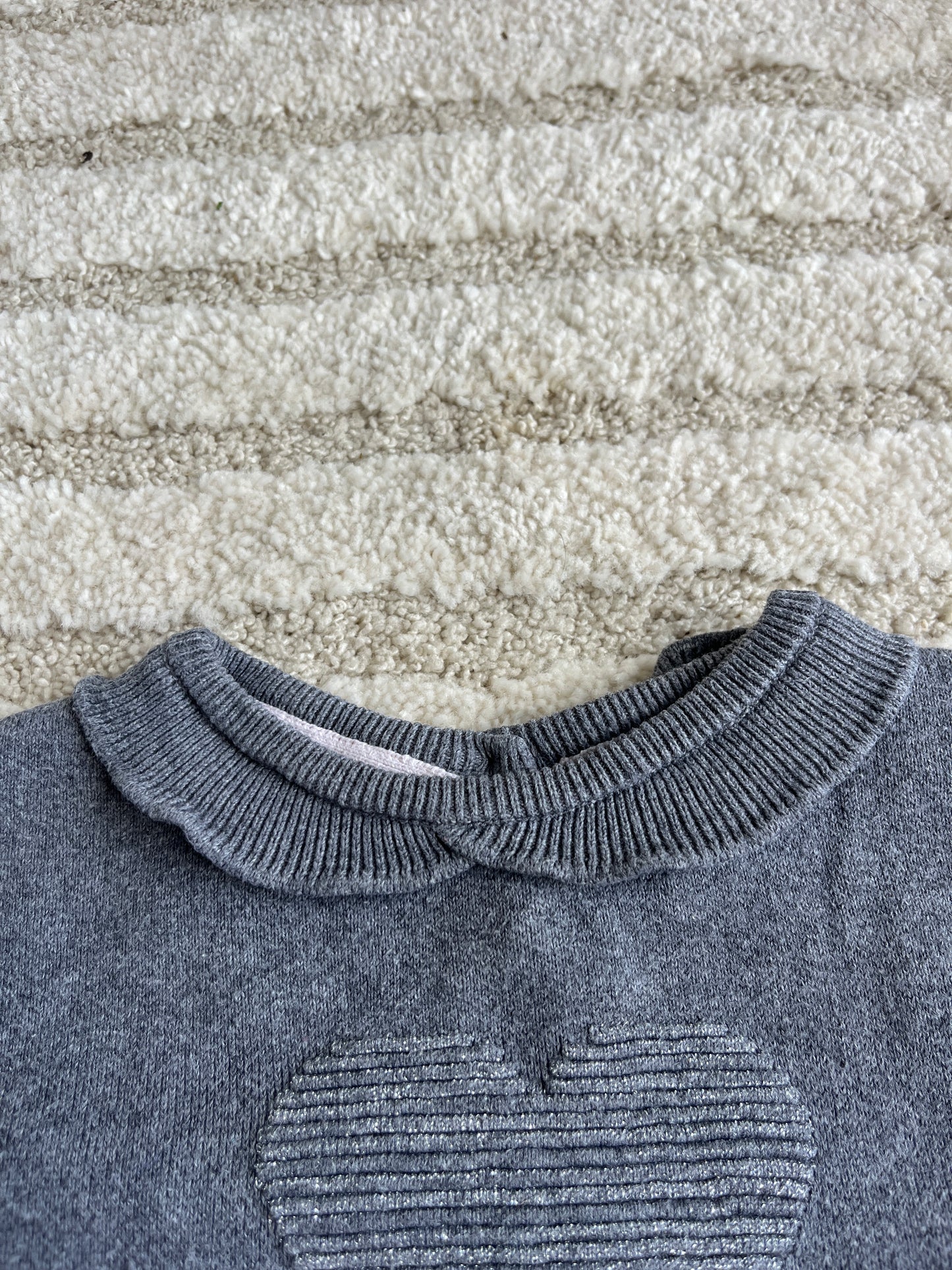 Sweat à manches longues gris avec col Claudine motif cœur Obaïbi - 23 mois