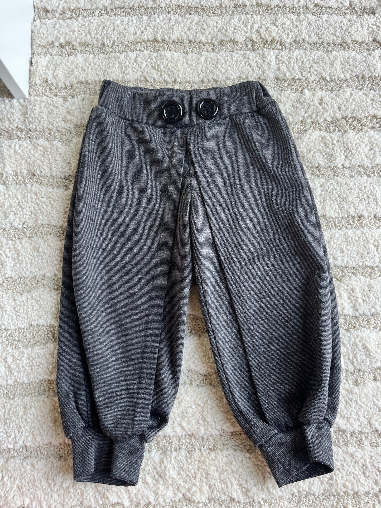 Pantalon habillé gris avec boutons noirs - 2 ans