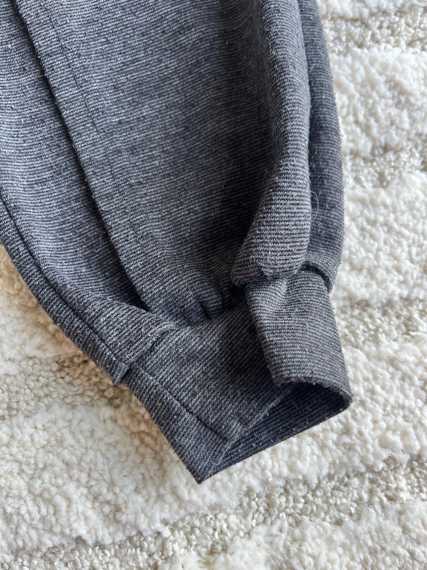 Pantalon habillé gris avec boutons noirs - 2 ans