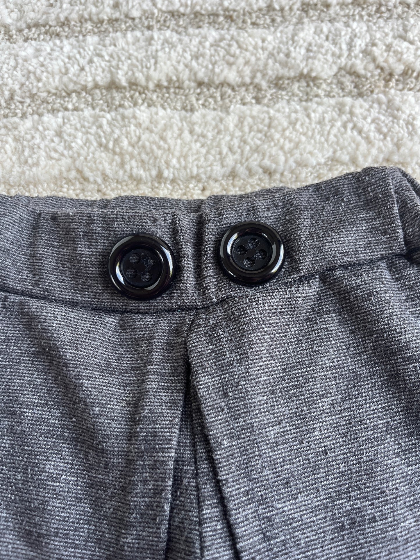 Pantalon habillé gris avec boutons noirs - 2 ans
