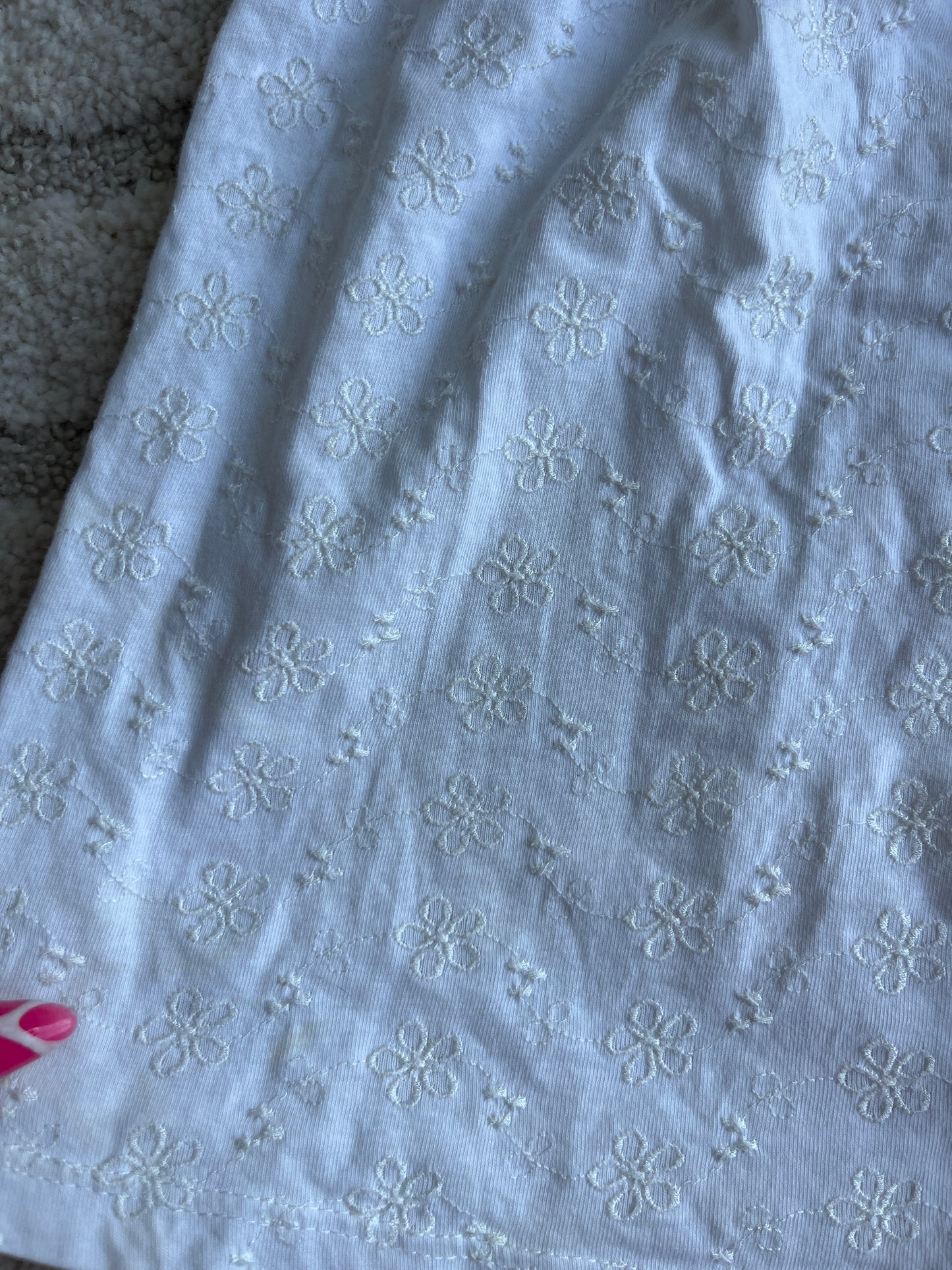 Robe sans manches volantées blanche avec broderies - 98 cm