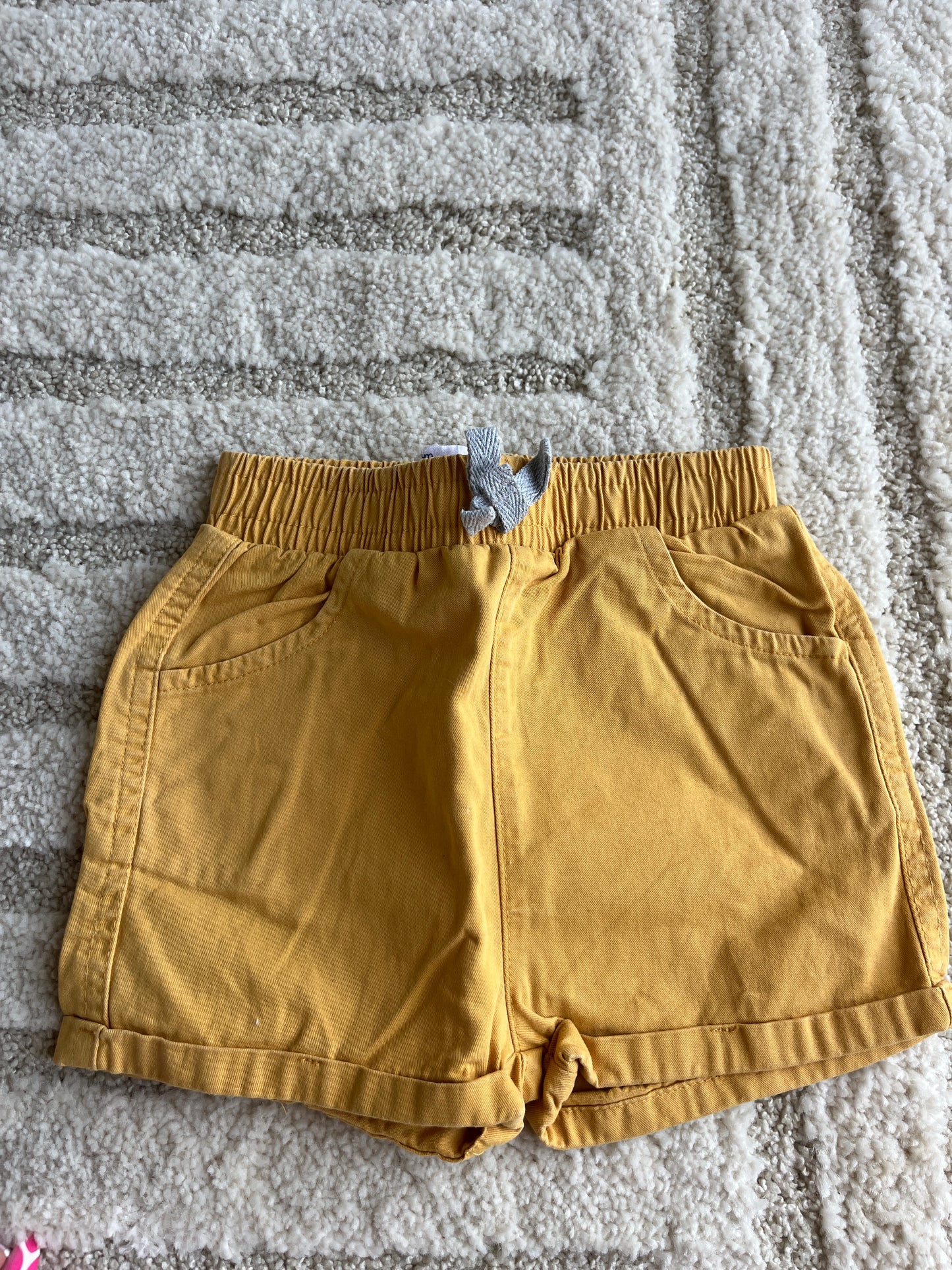 Short moutarde avec noeud argenté Mes Petits Cailloux - 36 mois