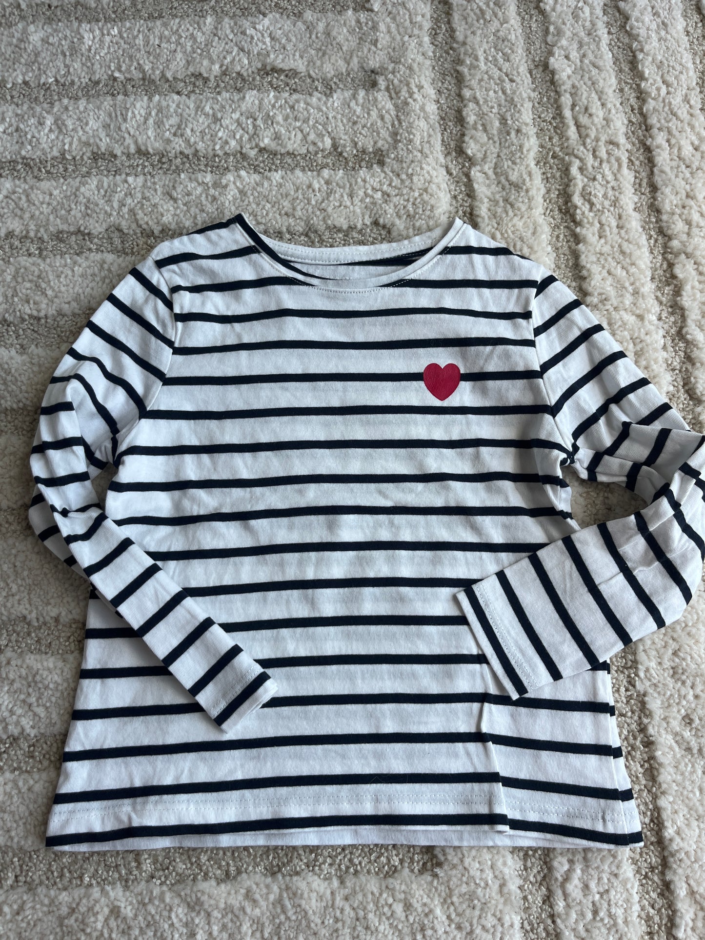 T-shirt à manches longues rayé noir et blanc détail cœur rouge - 3 ans