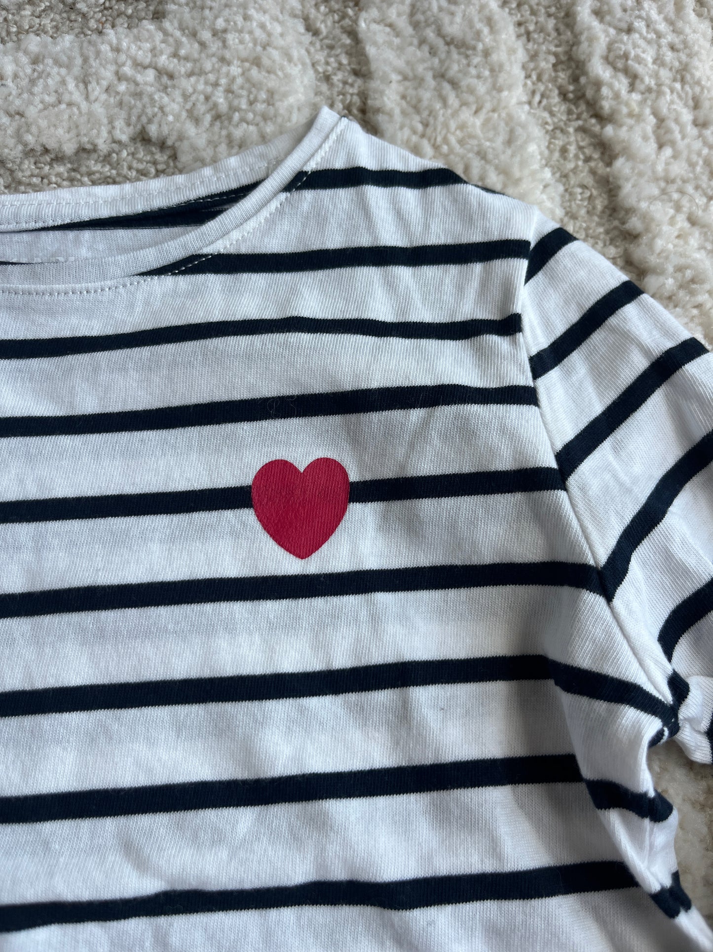 T-shirt à manches longues rayé noir et blanc détail cœur rouge - 3 ans