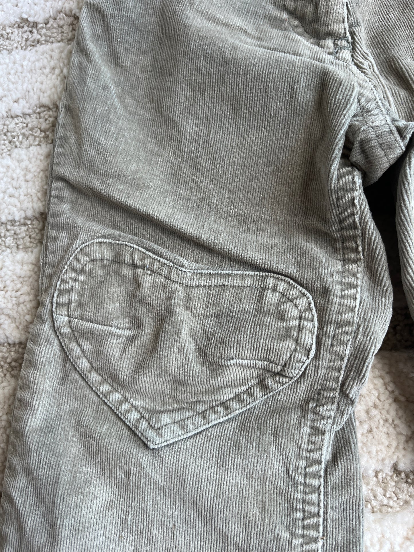 Pantalon kaki en velours côtelé poches en cœurs - 3 ans