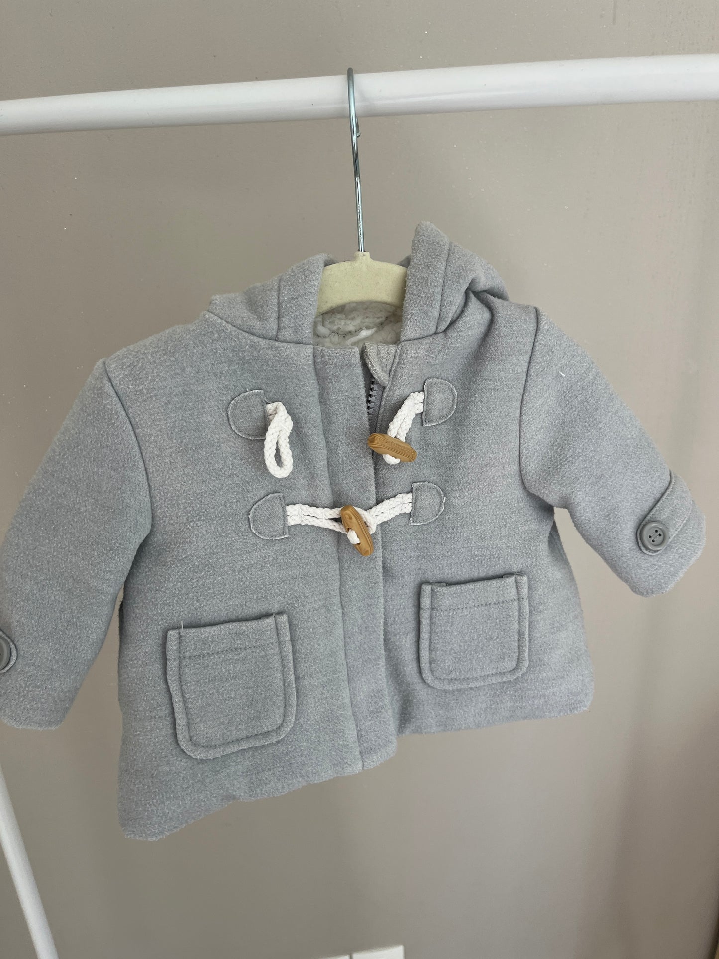 Manteau à manches longues et à capuche gris - 3 mois