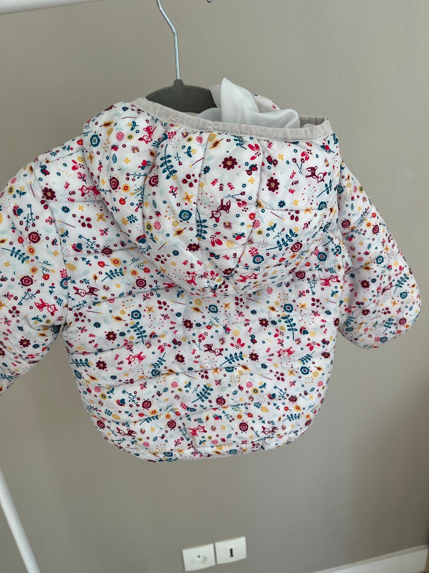 Doudoune à manches longues et à capuche blanc motifs fleurs - 18 mois